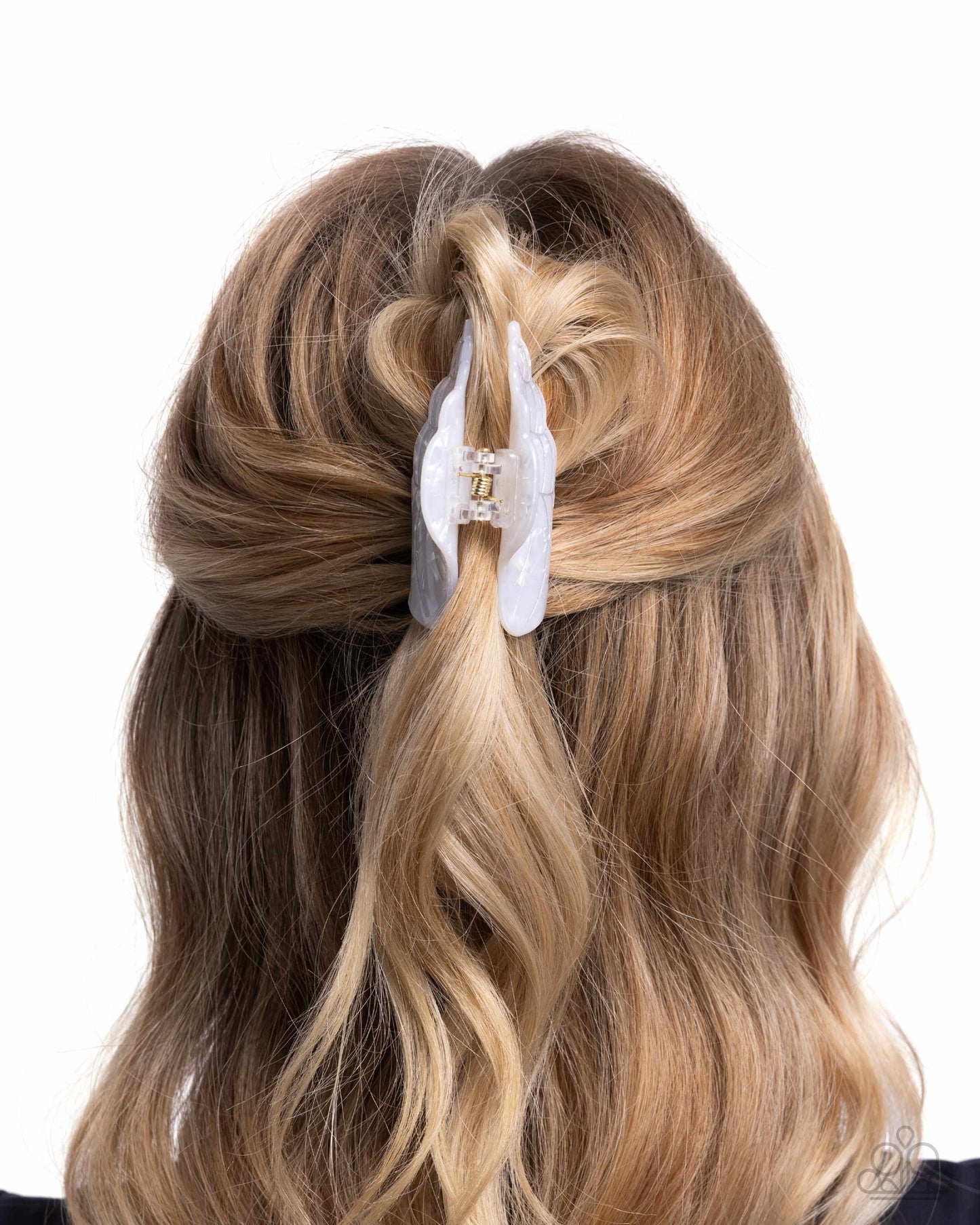 Conch Chic - white - Paparazzi hair clip