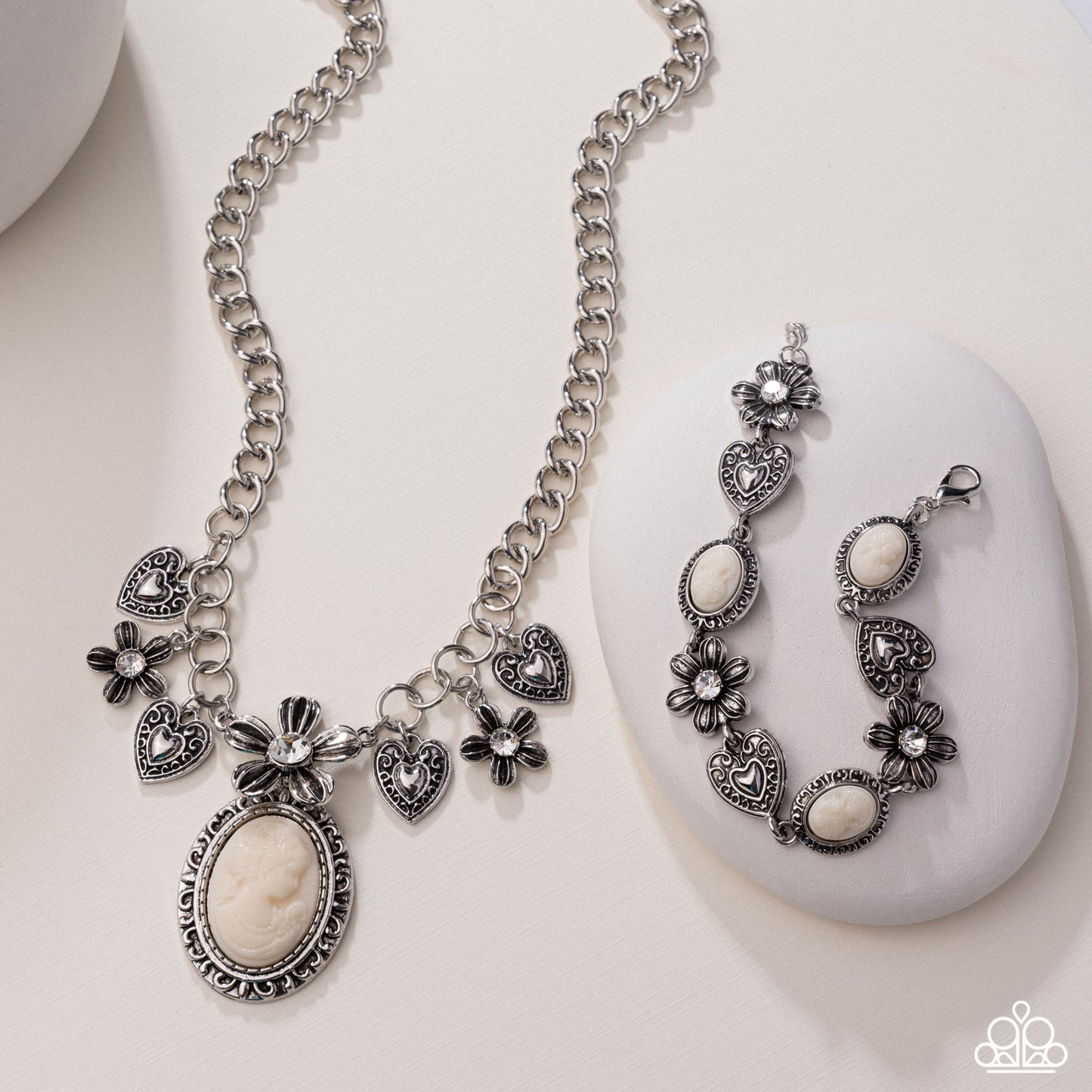 Continuous Chronicle - white - Paparazzi complete set