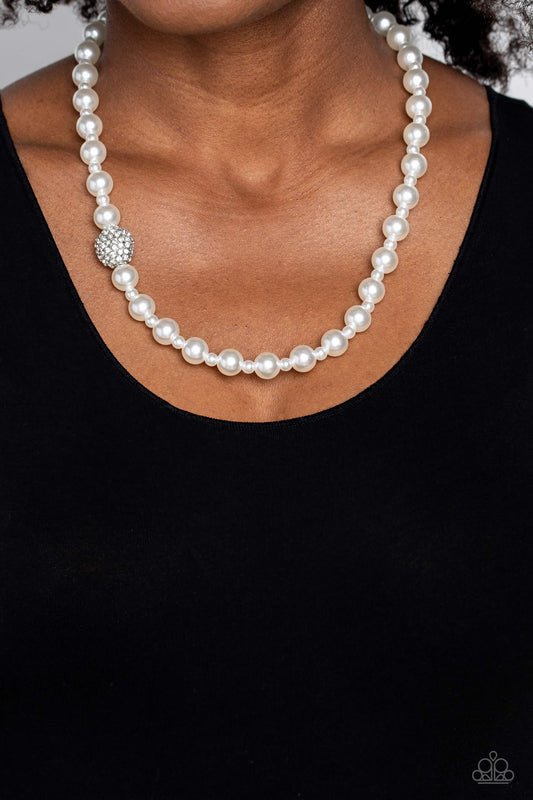 Countess Chic - white - Paparazzi necklace