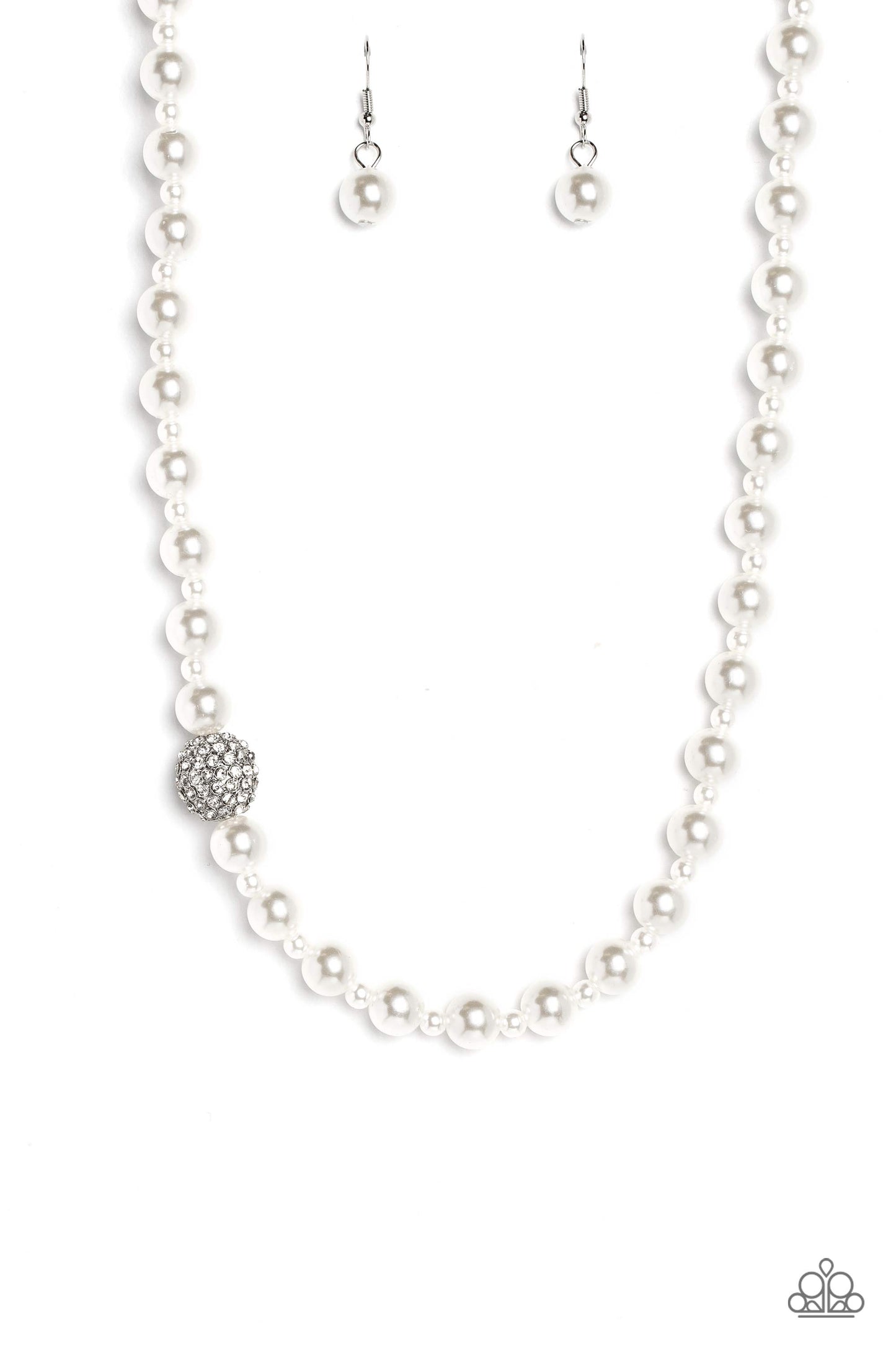 Countess Chic - white - Paparazzi necklace