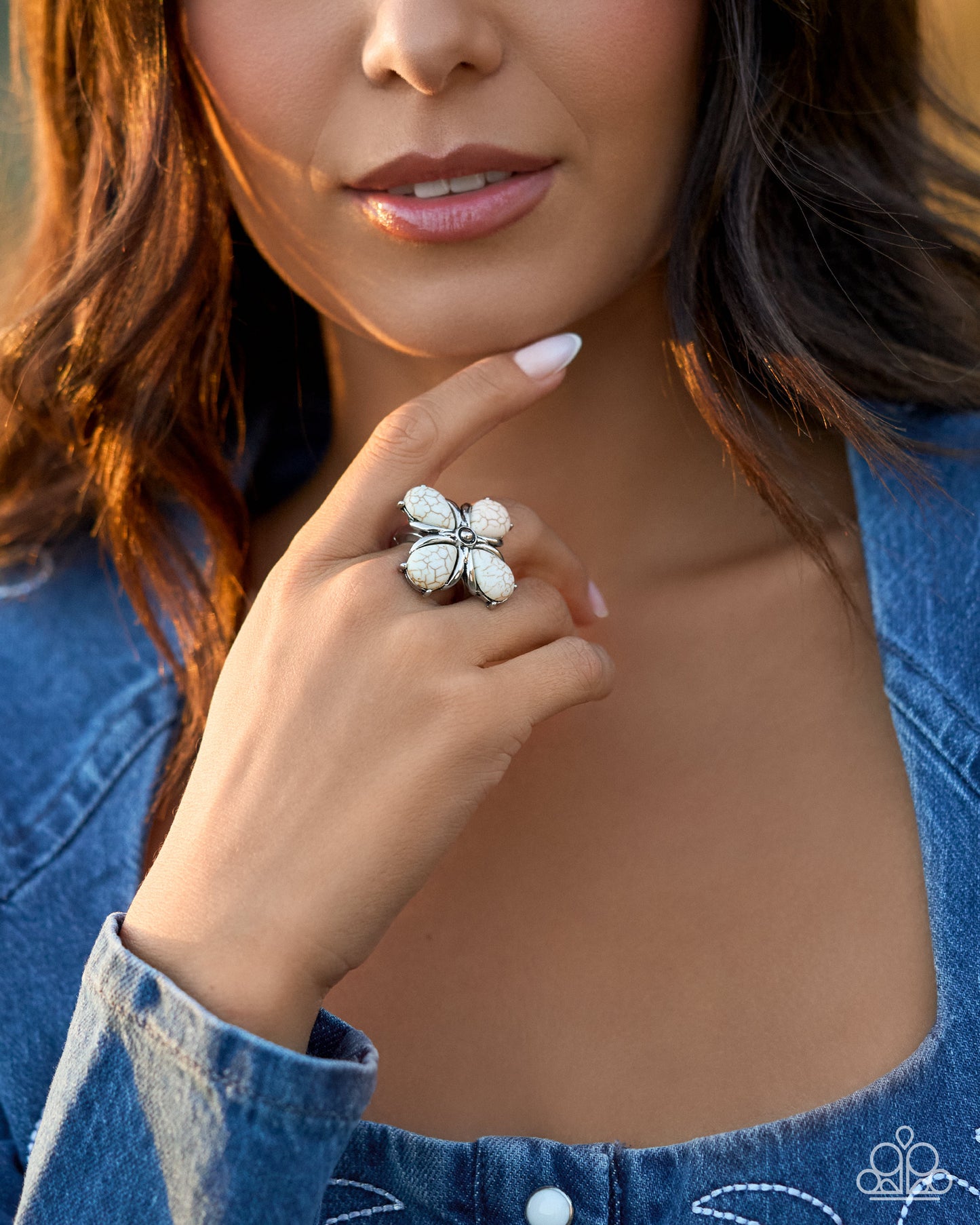 Curious Call - white - Paparazzi ring
