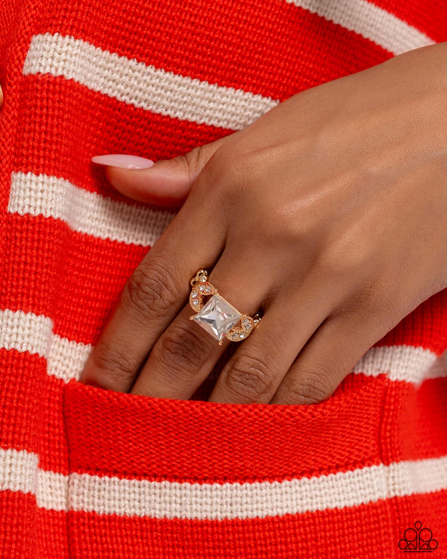 Deluxe Drama - gold - Paparazzi ring