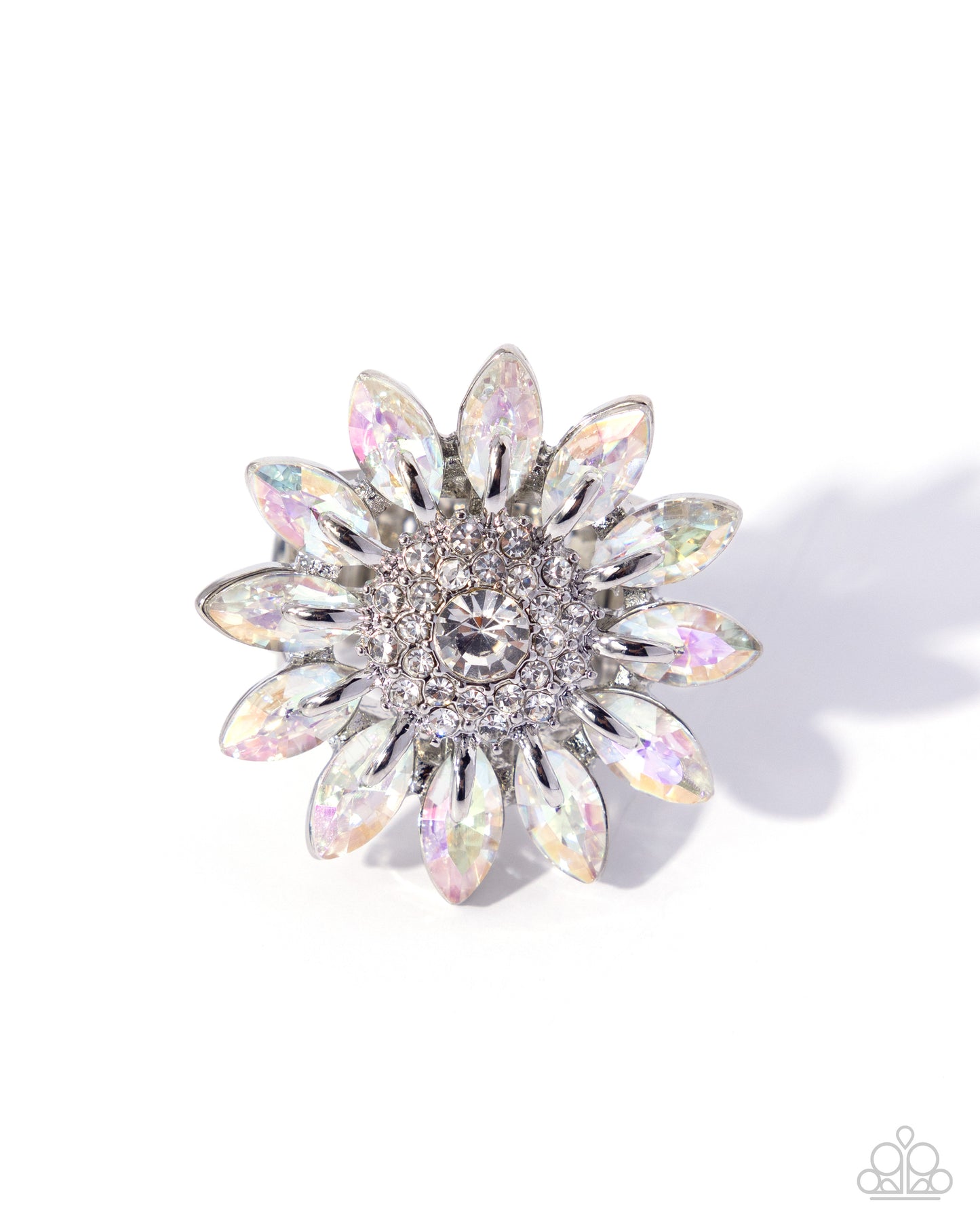 Dreamy Daisy - white - Paparazzi ring