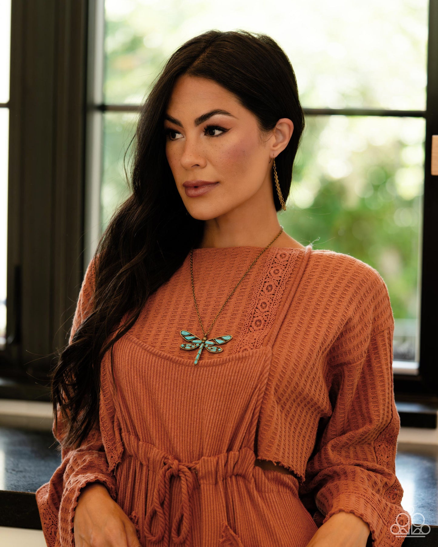 FLYING Low - brass - Paparazzi necklace