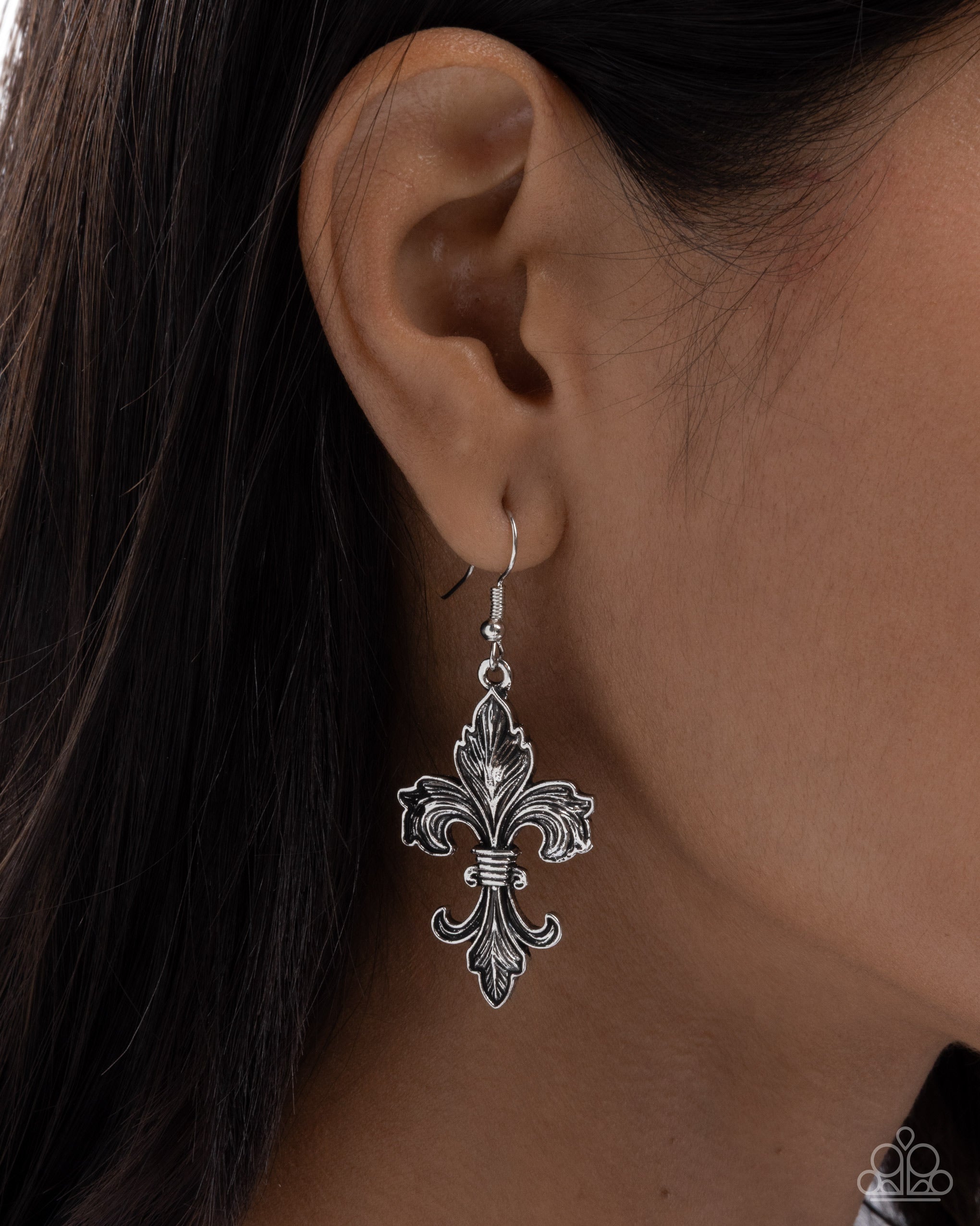 FancyFleur-De-Lis-silver.jpg?v