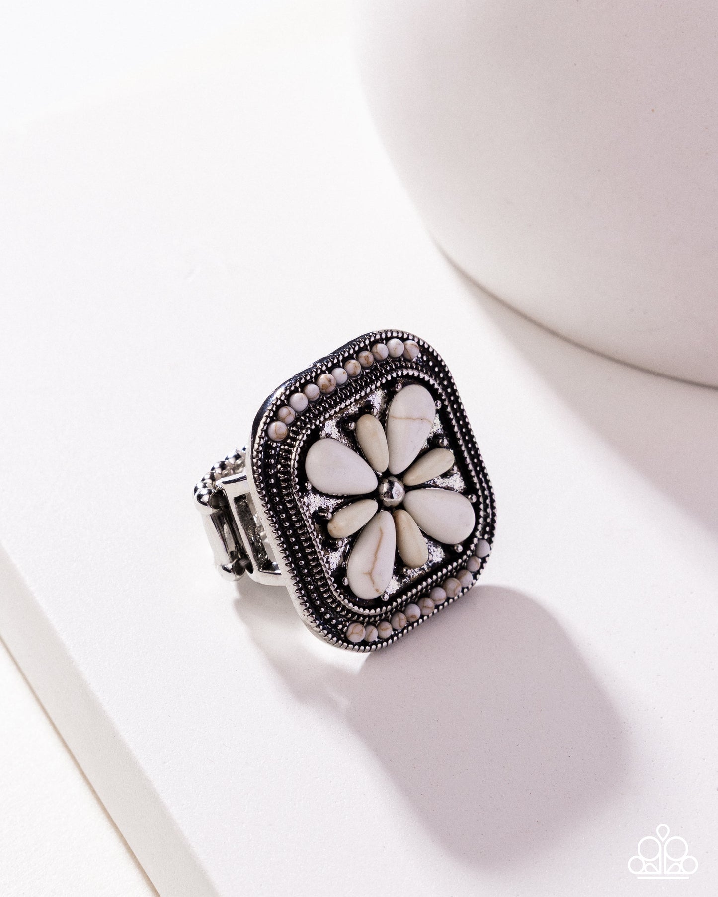 Giving Grounded - white - Paparazzi ring