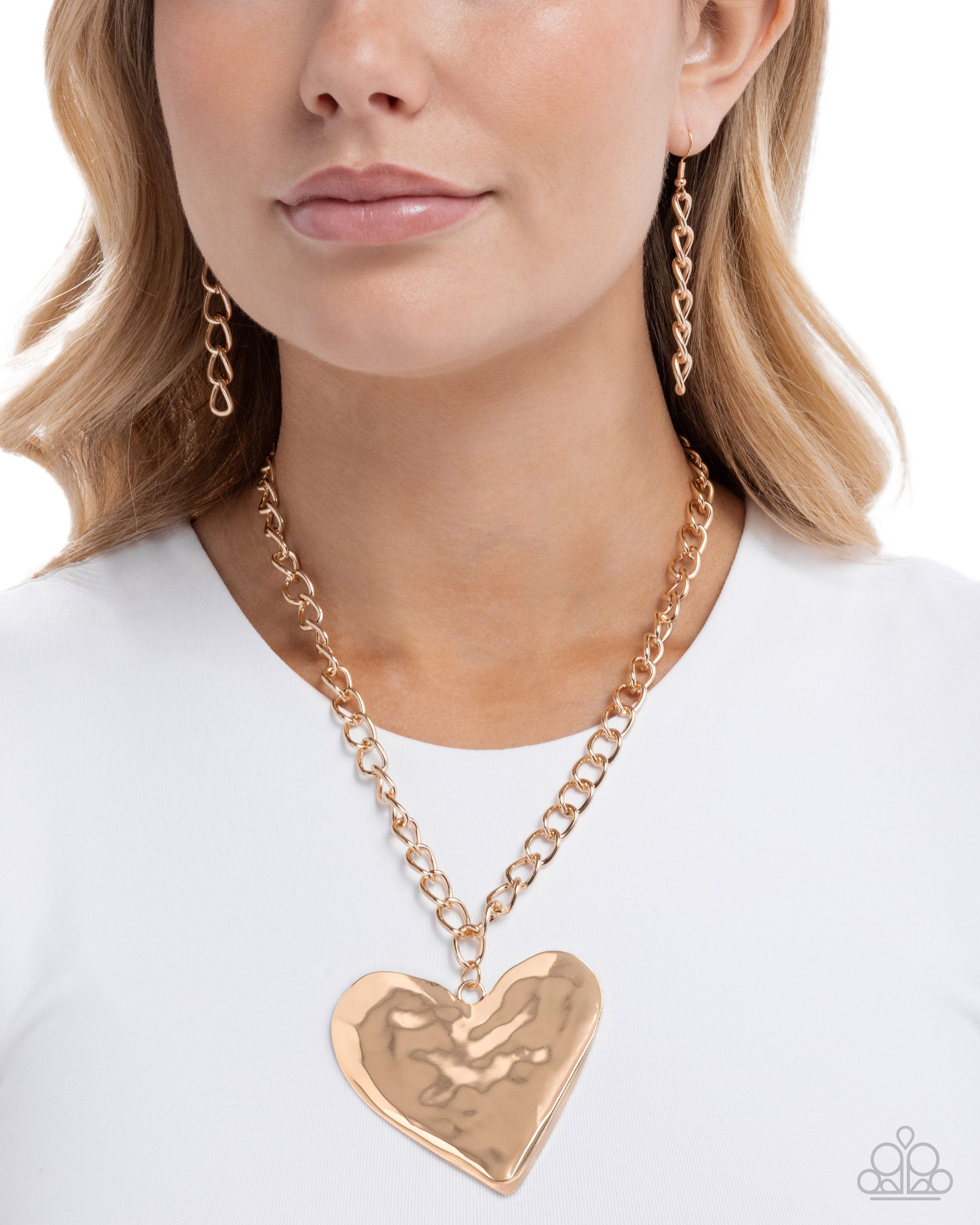 Hammered Heartthrob - gold - Paparazzi necklace – JewelryBlingThing