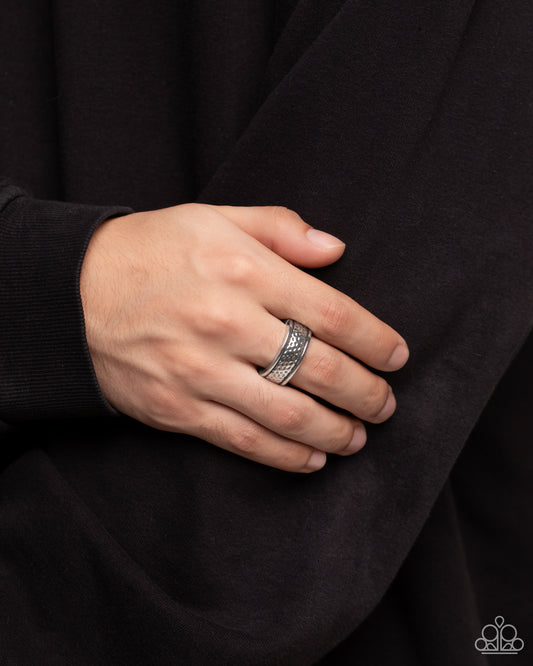 Hammered Houdini - silver - Paparazzi MENS ring