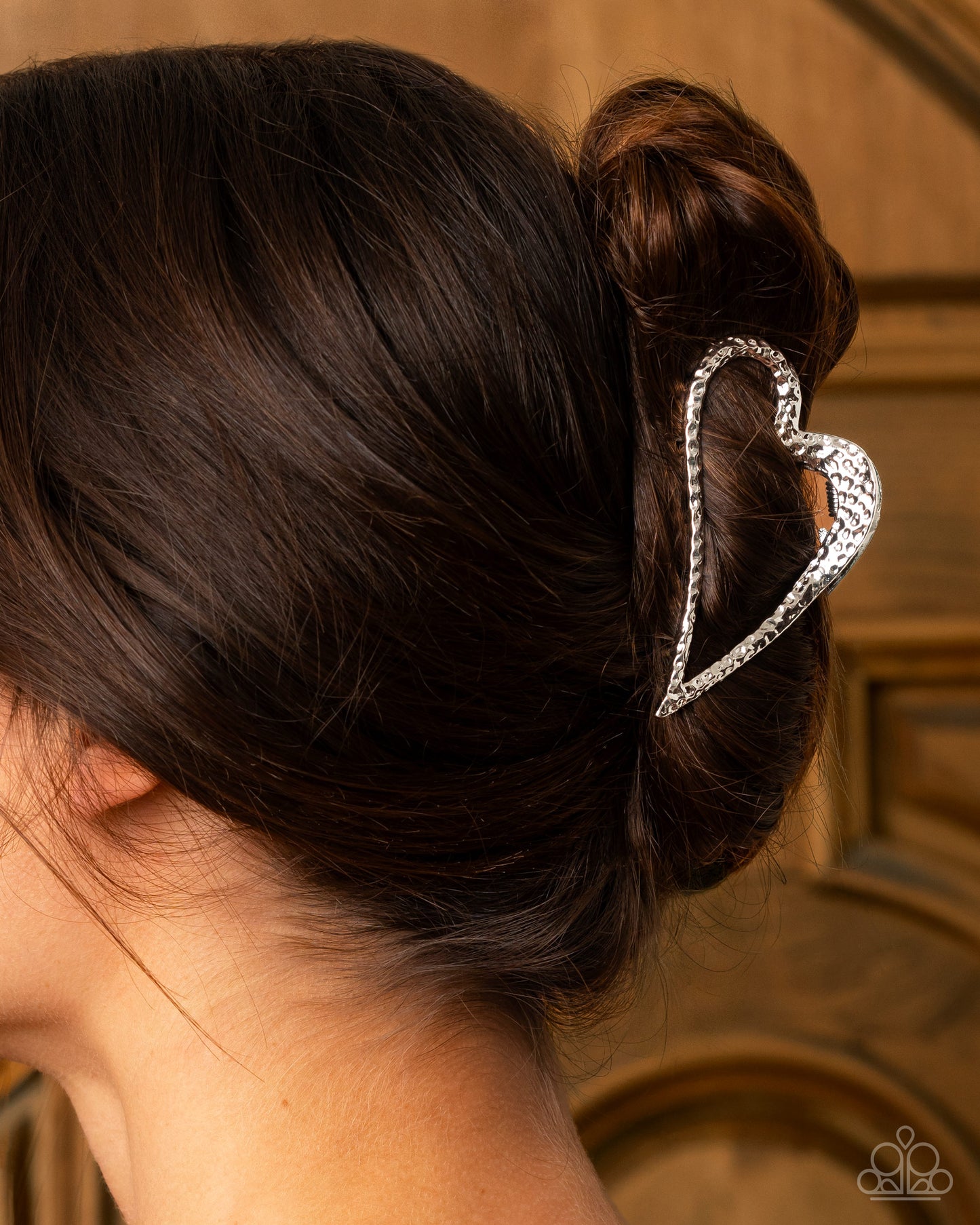 Heartfelt Hint - silver - Paparazzi hair clip