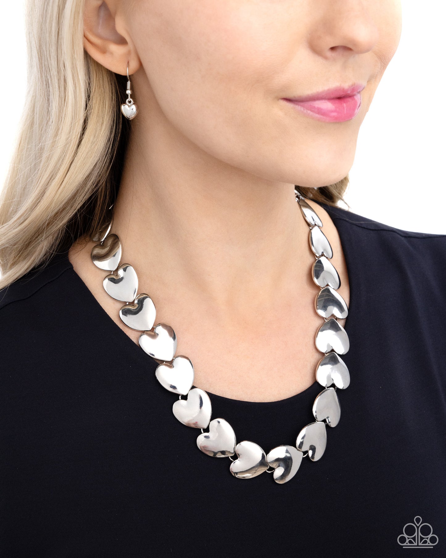 Heirloom Hearts - silver - Paparazzi necklace