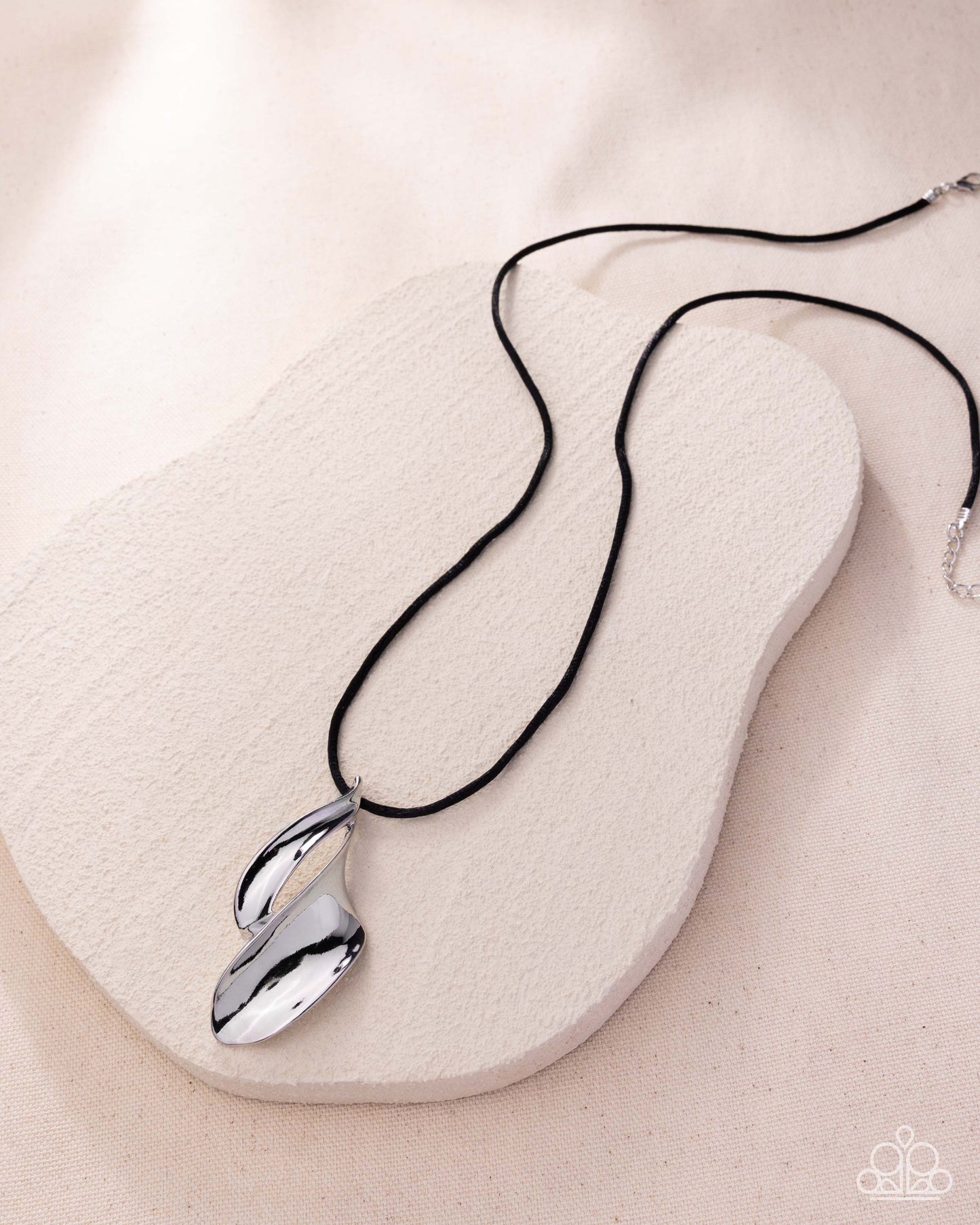 Impressive Individual - silver - Paparazzi necklace