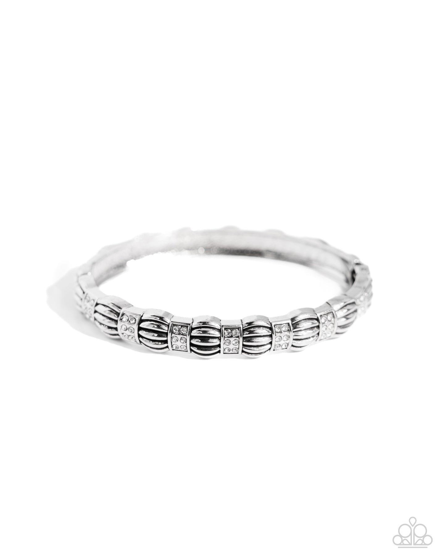 Metro Reverie - white - Paparazzi bracelet