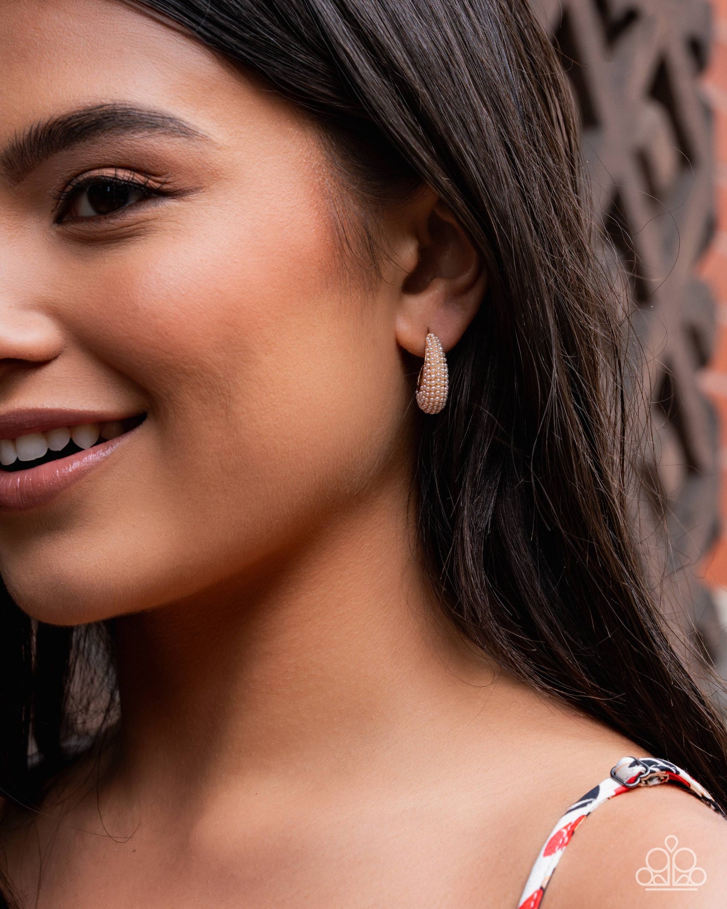 Particular Pearls - gold - Paparazzi earrings