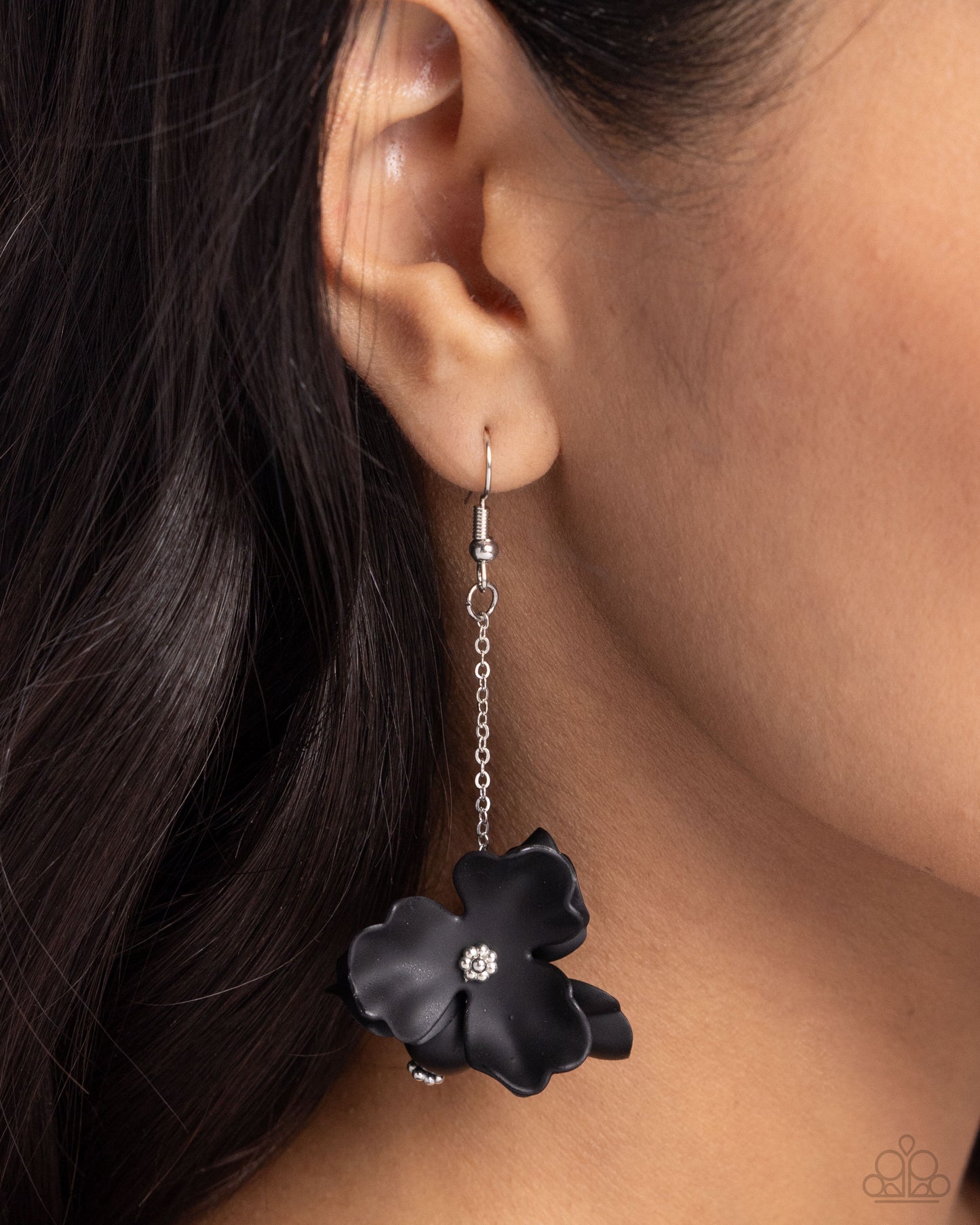 Plentiful Petals - black - Paparazzi earrings