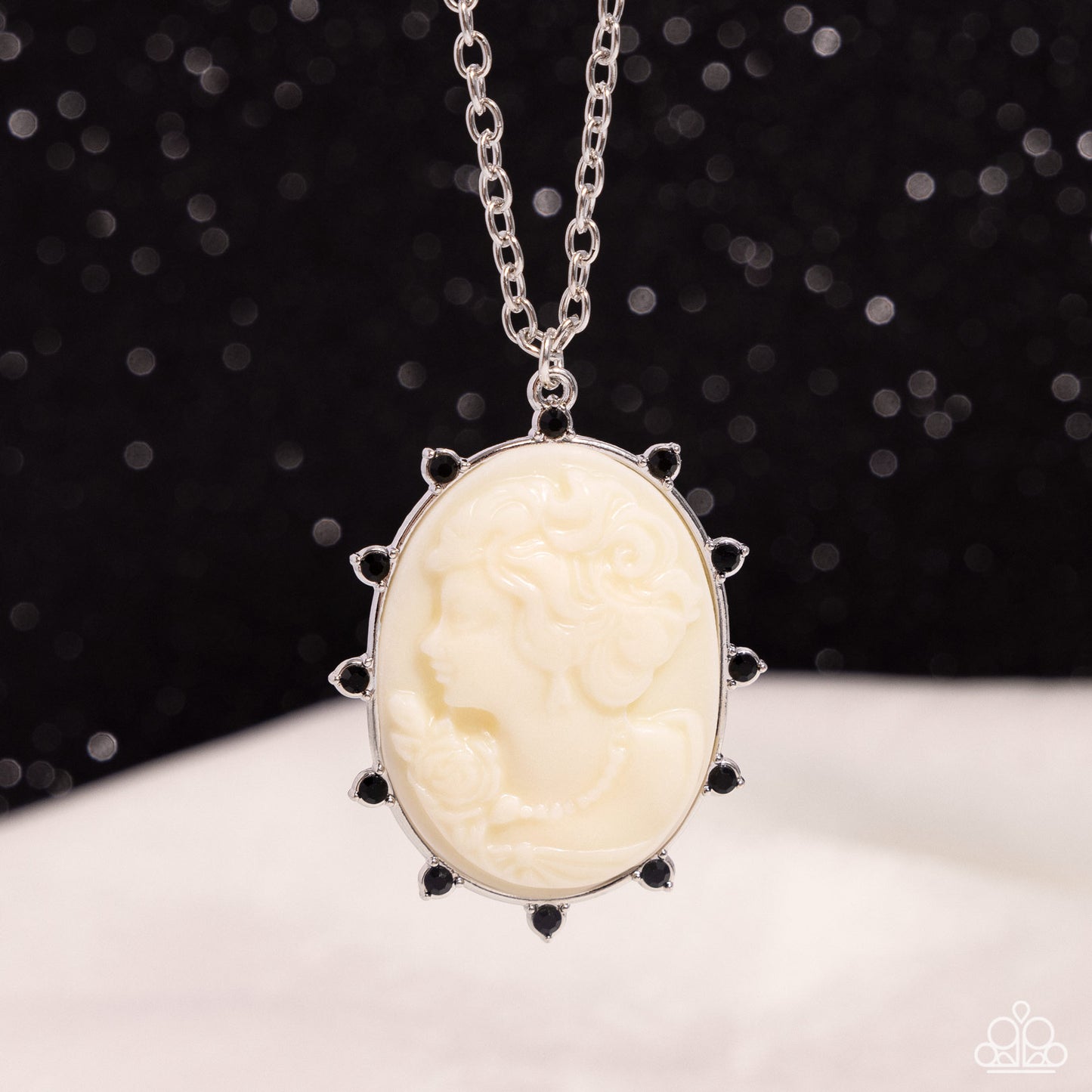 Romantic Artistry - black - Paparazzi necklace