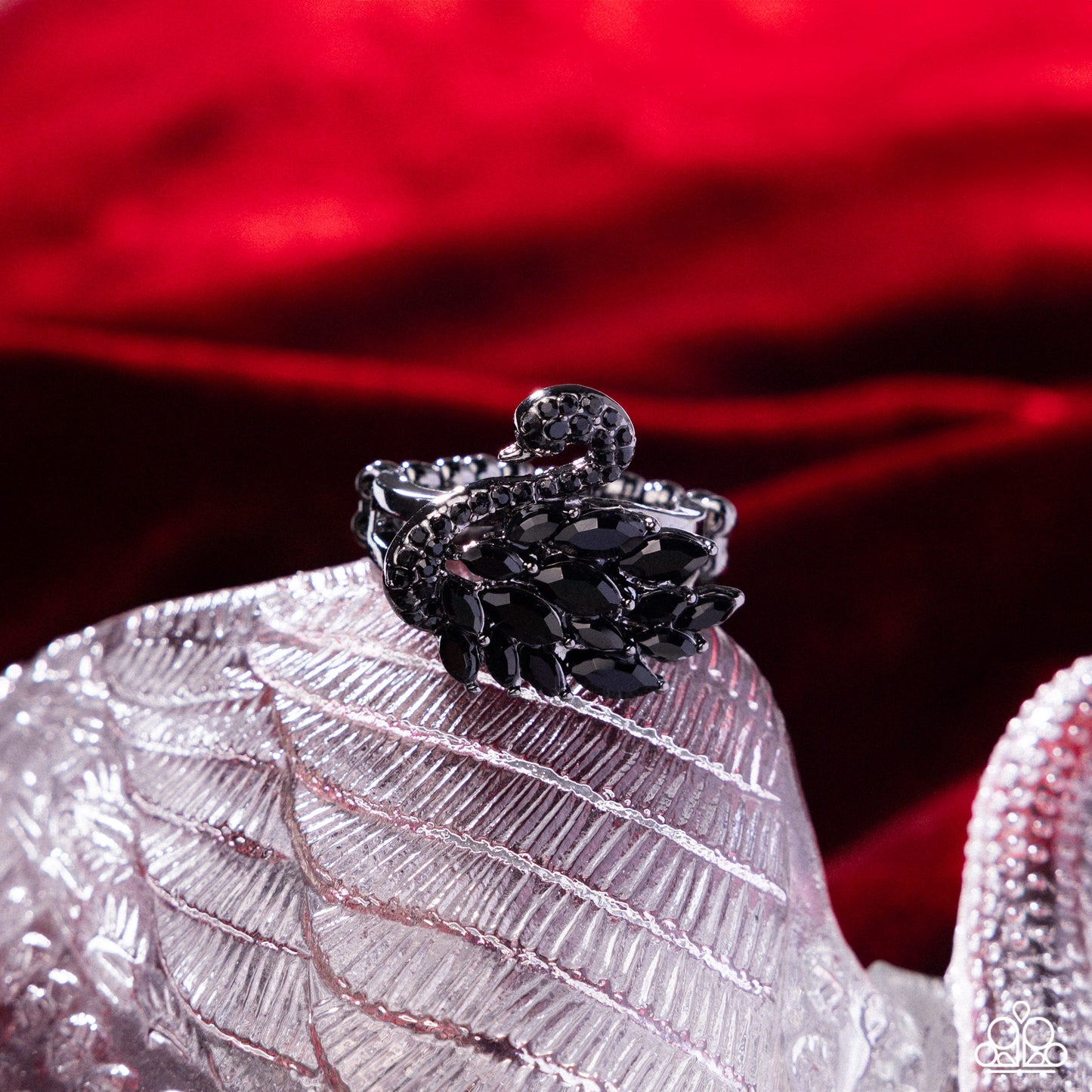 Sensational Swan - black - Paparazzi ring