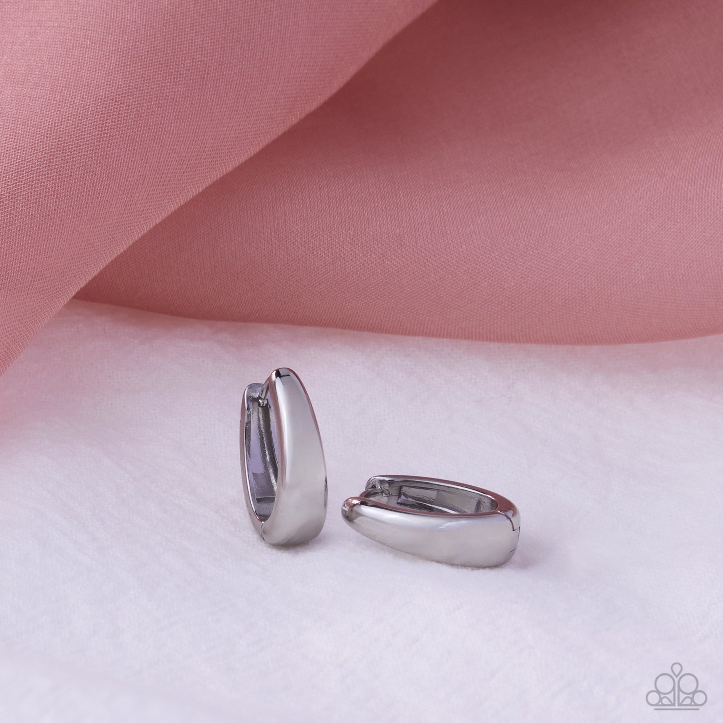 Stainless Stroll - silver - Paparazzi earrings