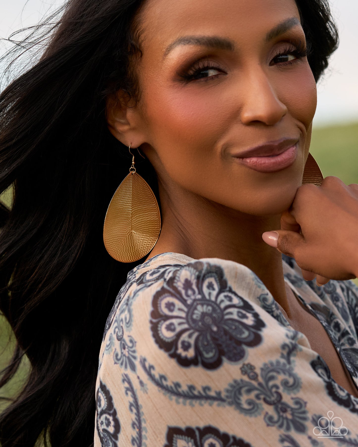 Stamped Sensation - gold - Paparazzi earrings