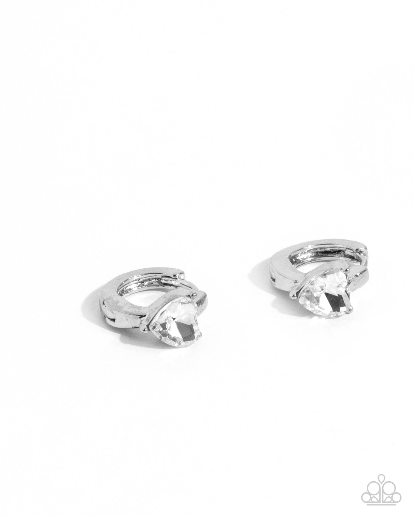 Tenuous Touch - white - Paparazzi earrings