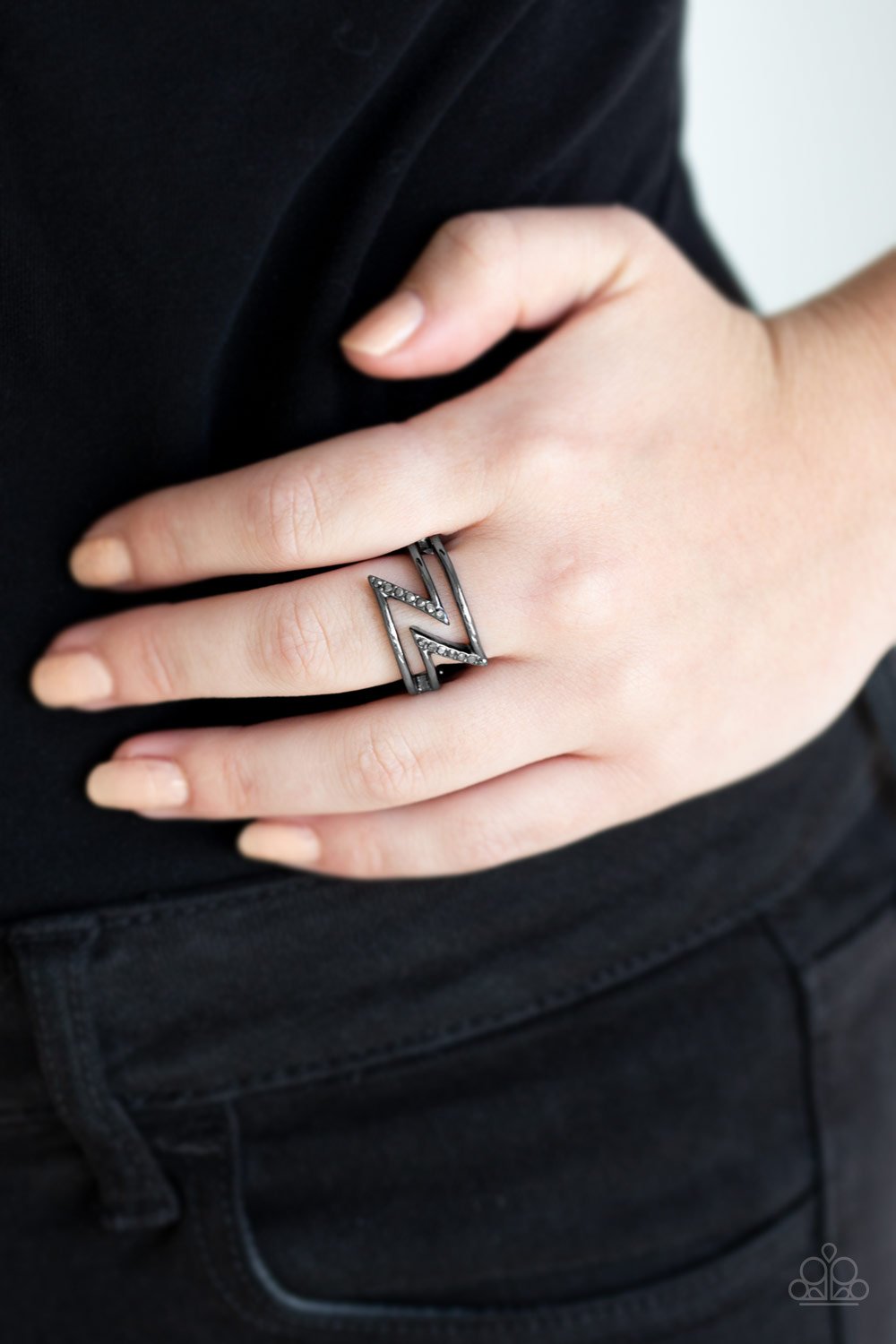 5th Avenue Flash - black - Paparazzi ring