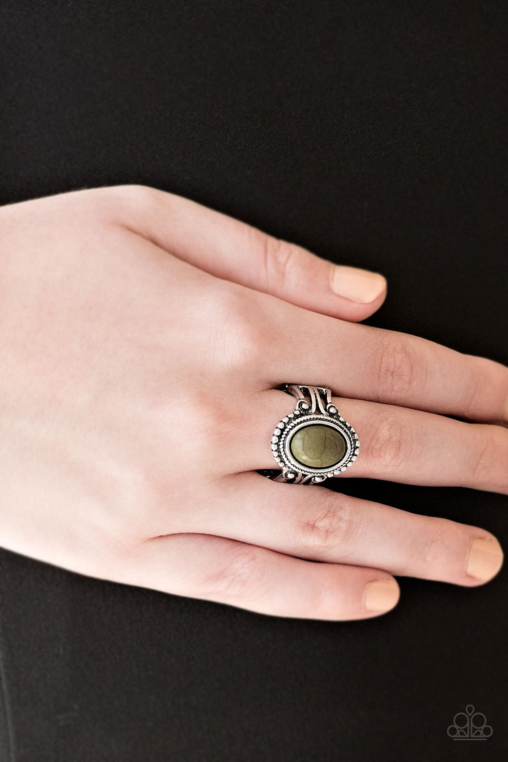 All the Worlds A STAGECOACH - green - Paparazzi ring