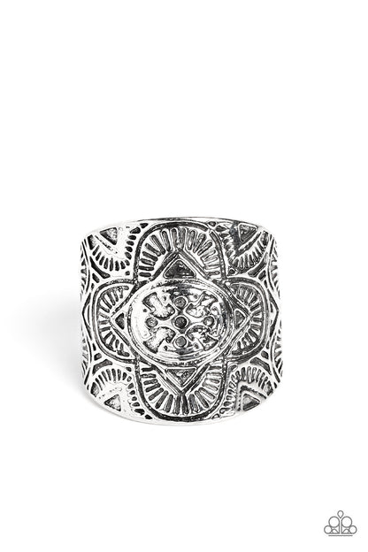 Argentine Arches - silver - Paparazzi ring