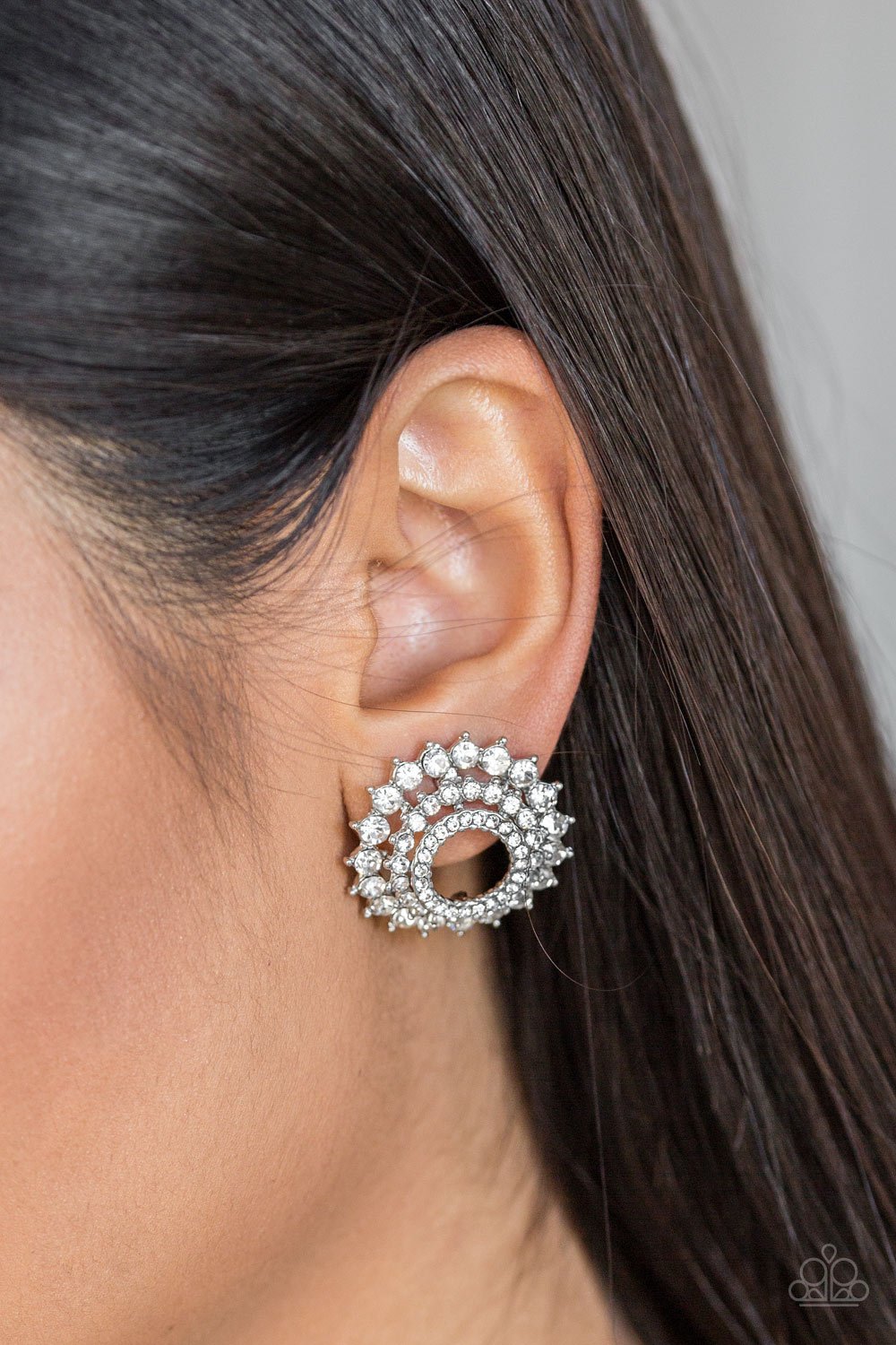 Buckingham Beauty - white - Paparazzi earrings