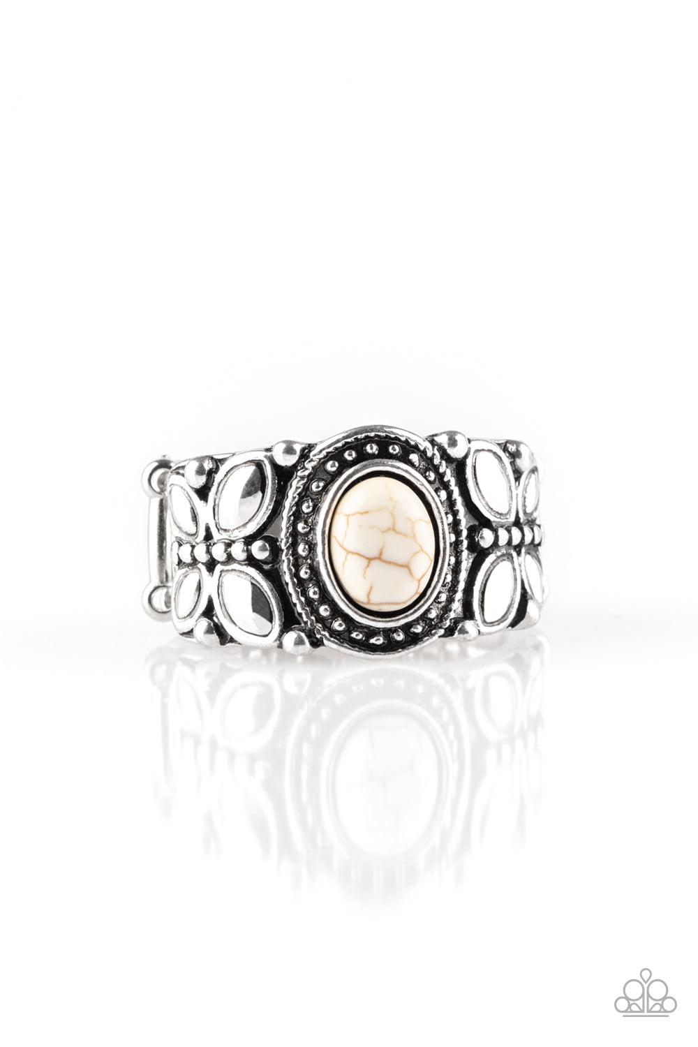 Butterfly Belle - white - Paparazzi ring