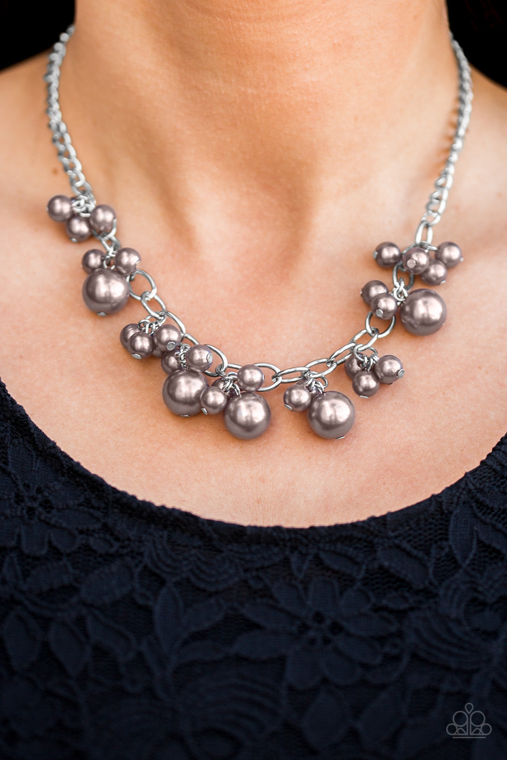 Celebrity Treatment - silver - Paparazzi necklace