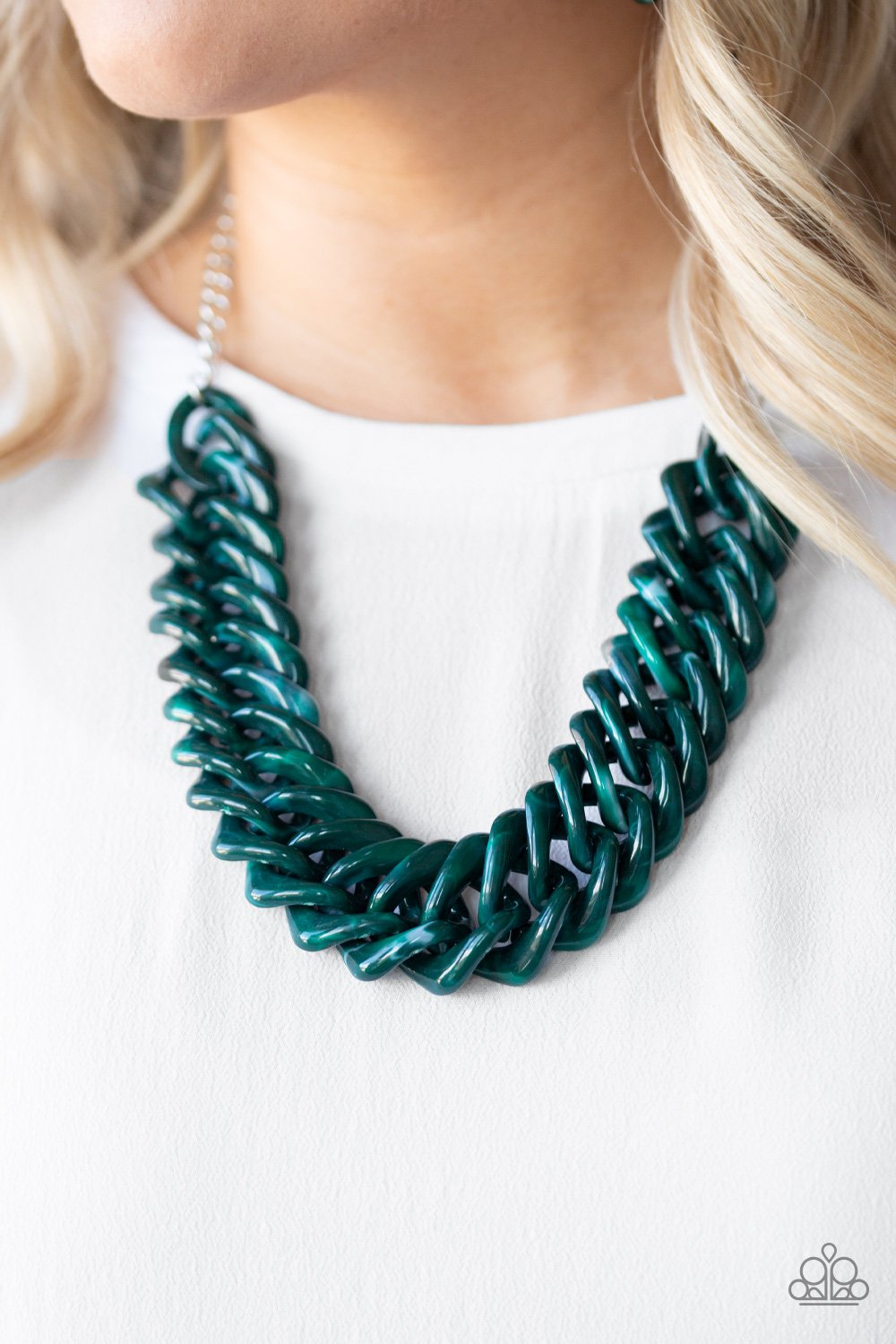 Comin in HAUTE-green-Paparazzi necklace