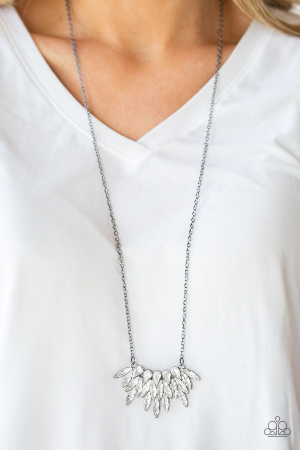Crowning Moment - black - Paparazzi necklace
