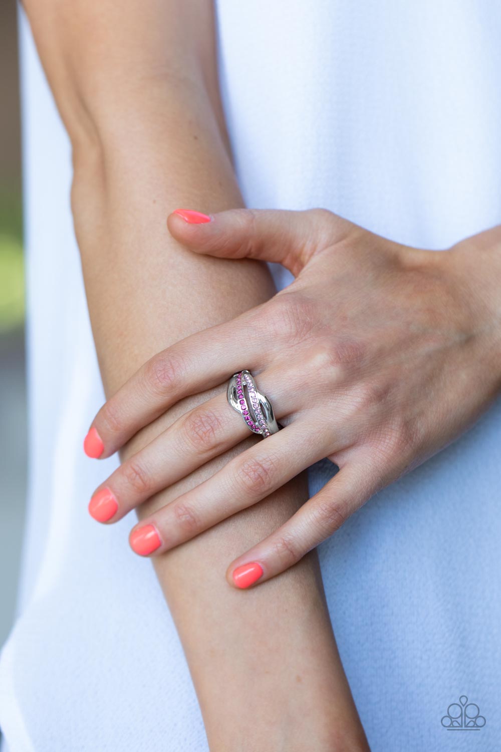 Ring around the on sale rhinestones pink paparazzi