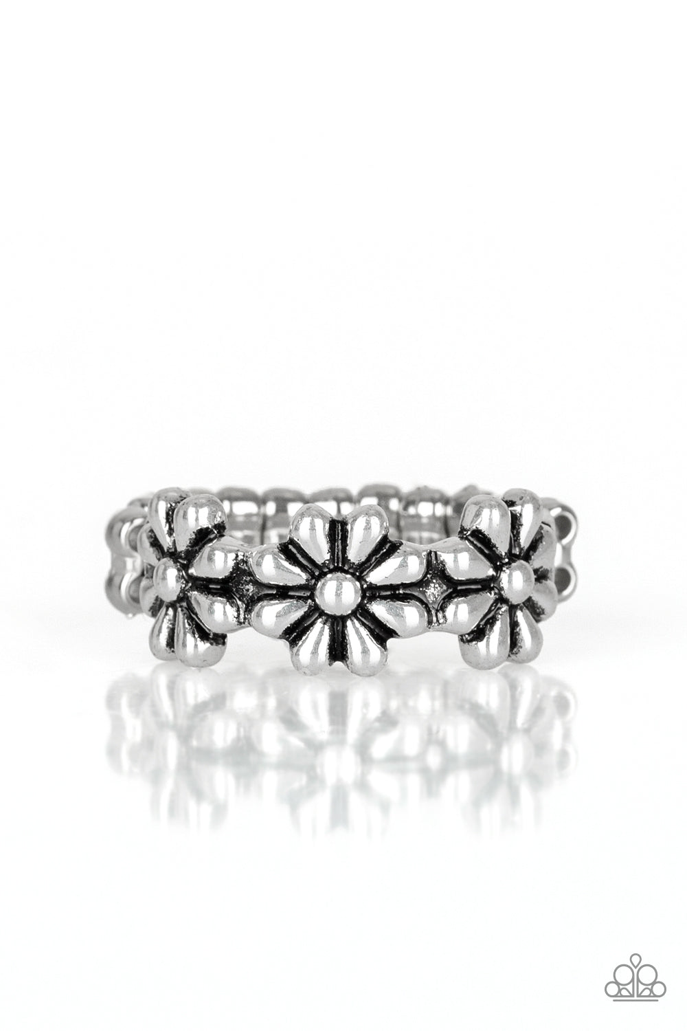Daisy Dapper - silver - Paparazzi ring