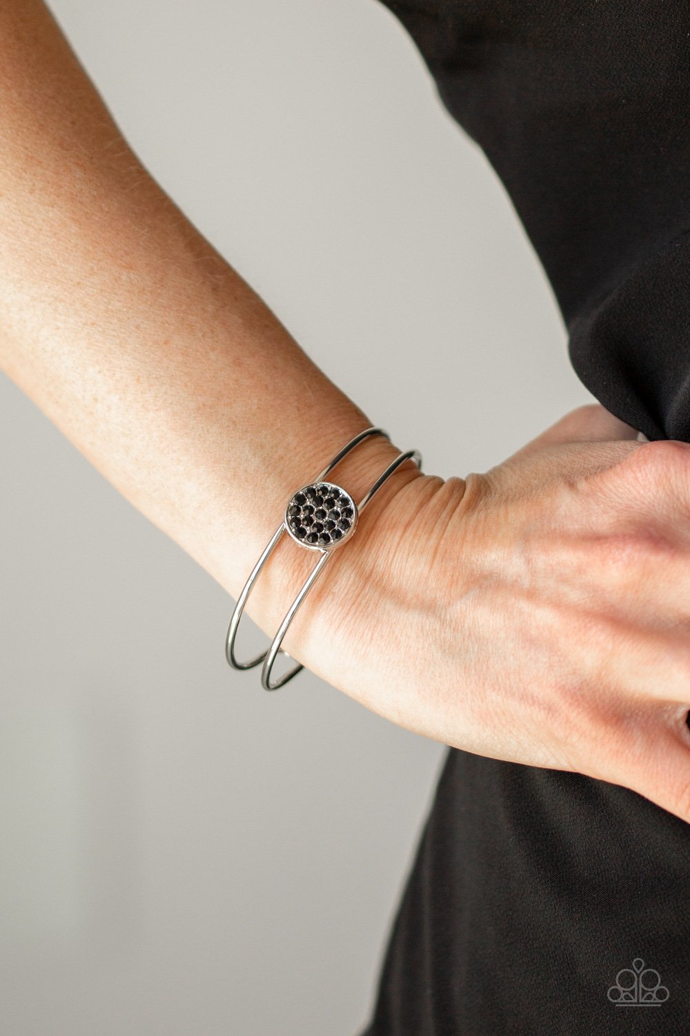 Dial Up the Dazzle - black - Paparazzi bracelet