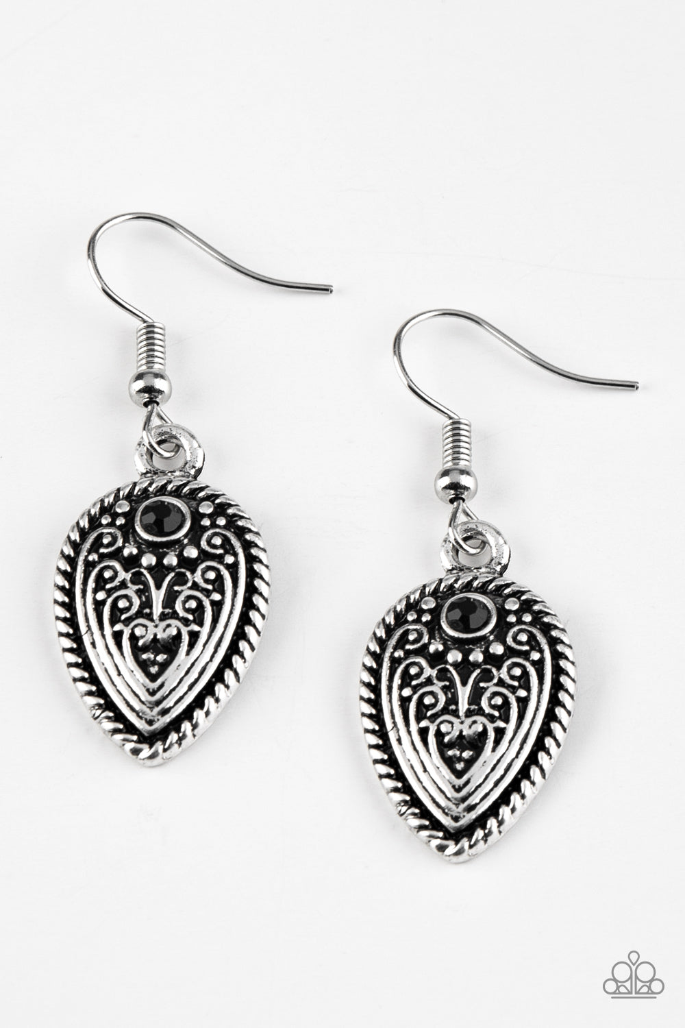 Distance Pasture - black - Paparazzi earrings