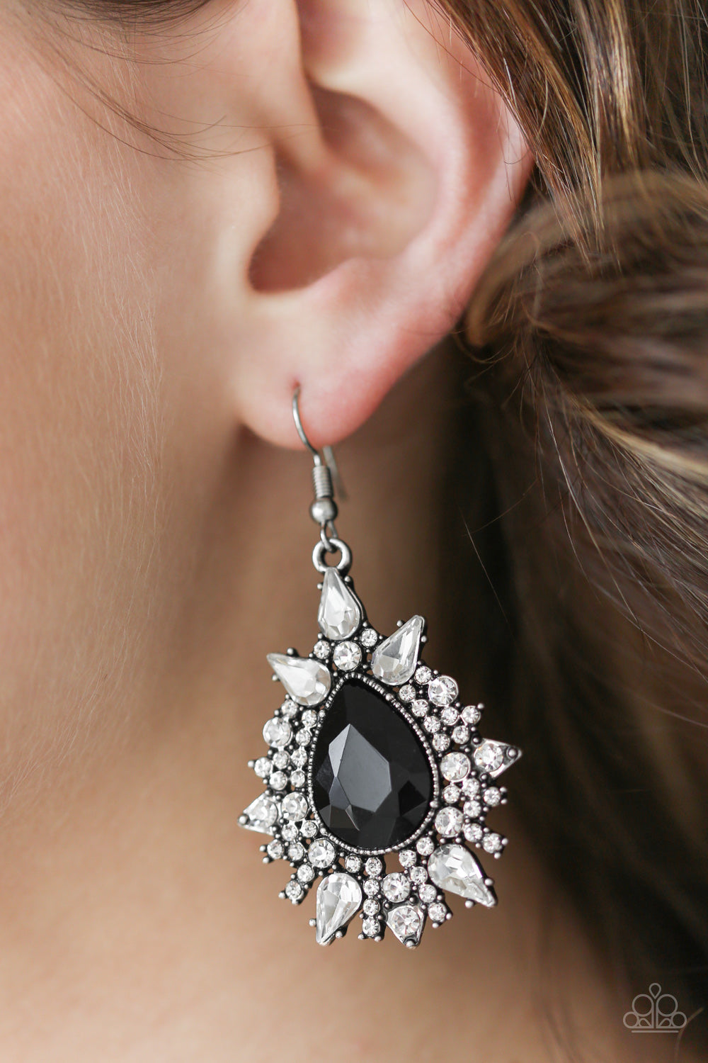 Diva Decor - black - Paparazzi earrings