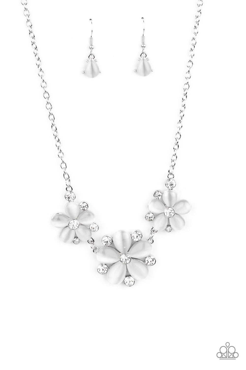 Effortlessly Efflorescent - white - Paparazzi necklace