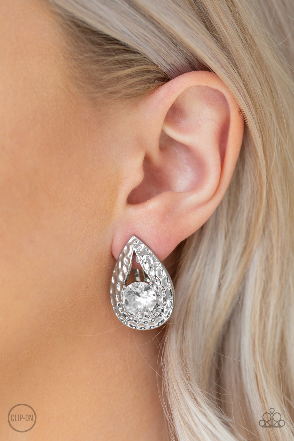 Elite Edge - white - Paparazzi Clip On earrings