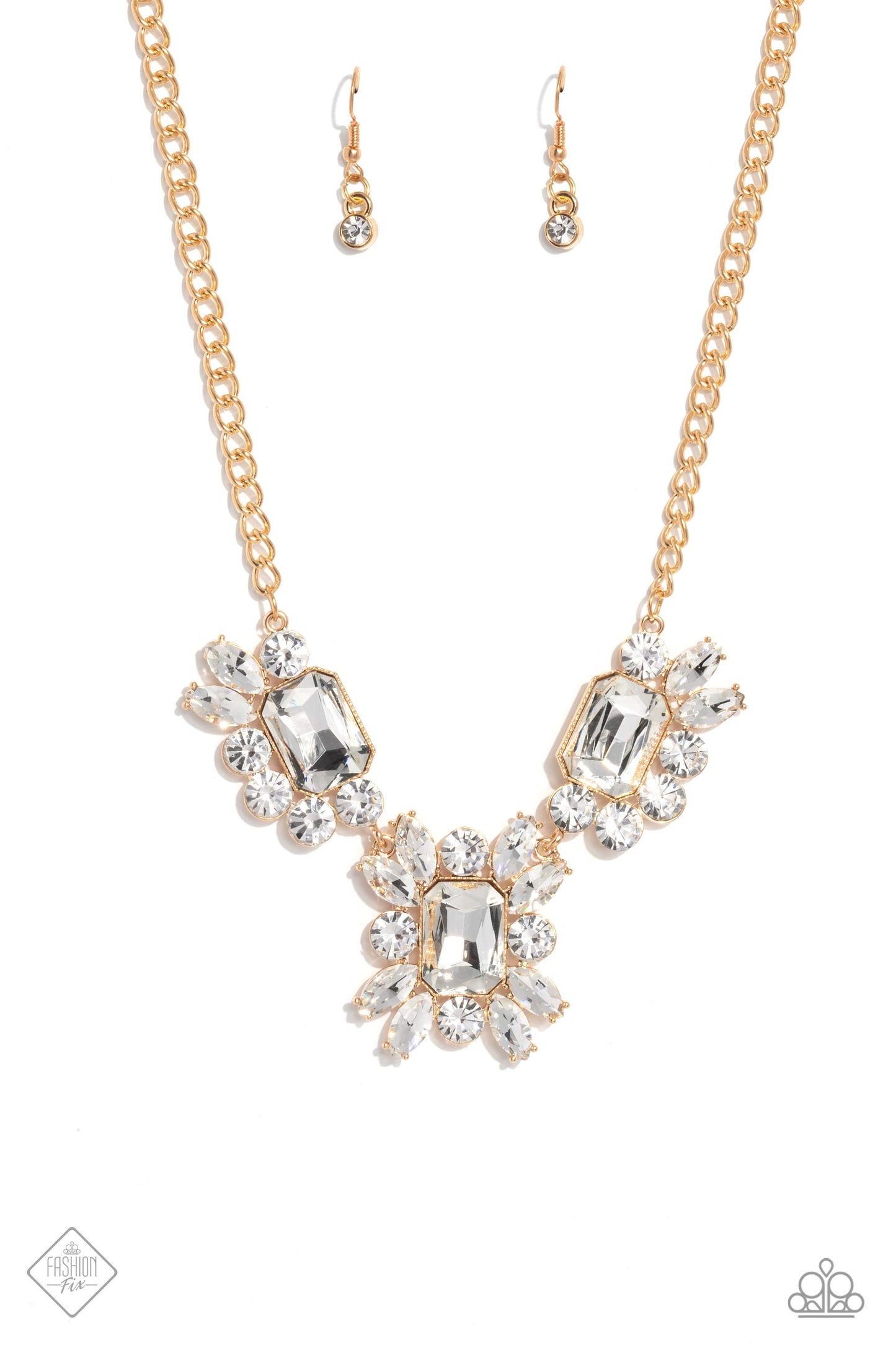 Exaggerated Elegance - gold - Paparazzi necklace