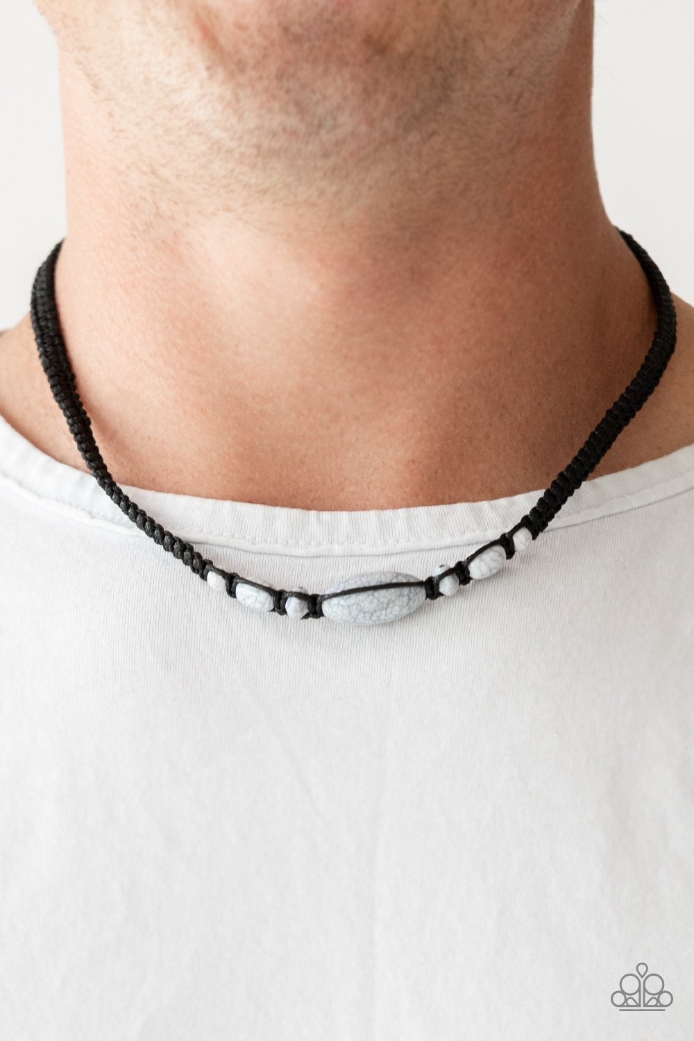 Extra Explorer - black - Paparazzi necklace