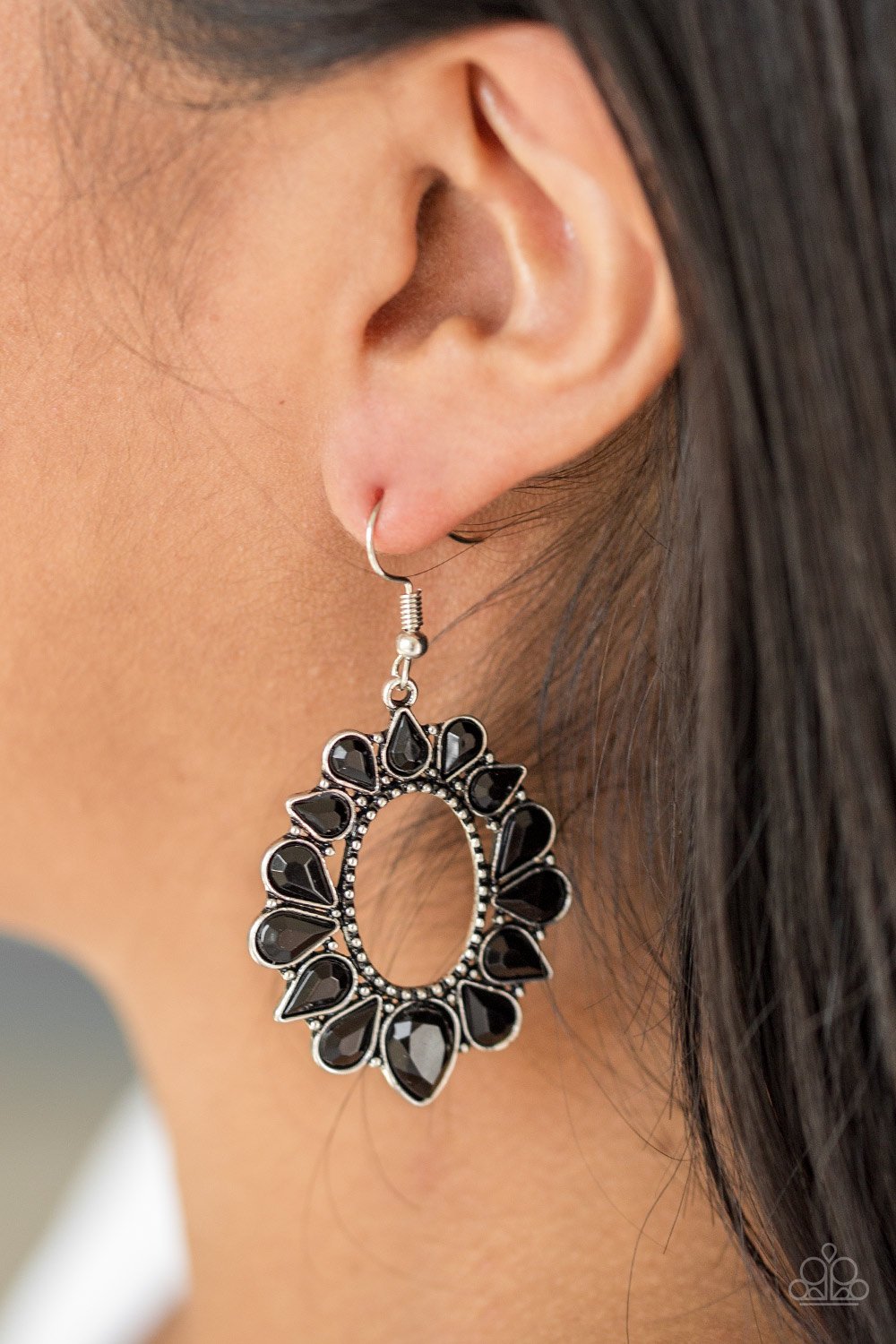 Fashionista Flavor - black - Paparazzi earrings