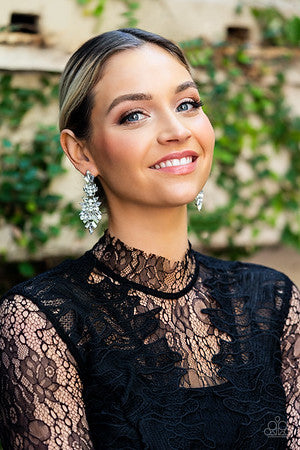 Frozen Fairytale - white - Paparazzi earrings