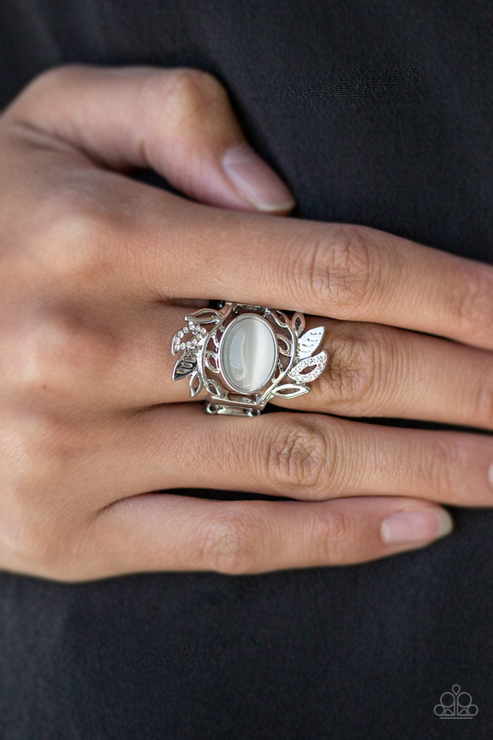 Garden Dew - white - Paparazzi ring