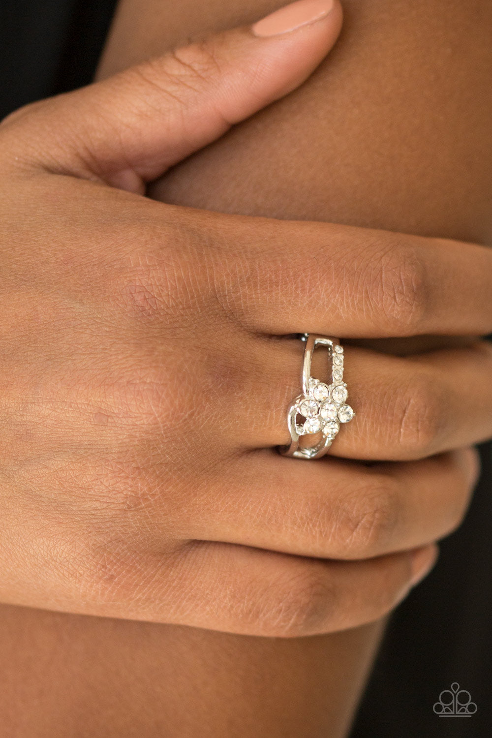 Garden Gleam - white - Paparazzi ring