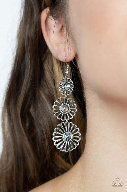Gazebo Garden - silver - Paparazzi earrings