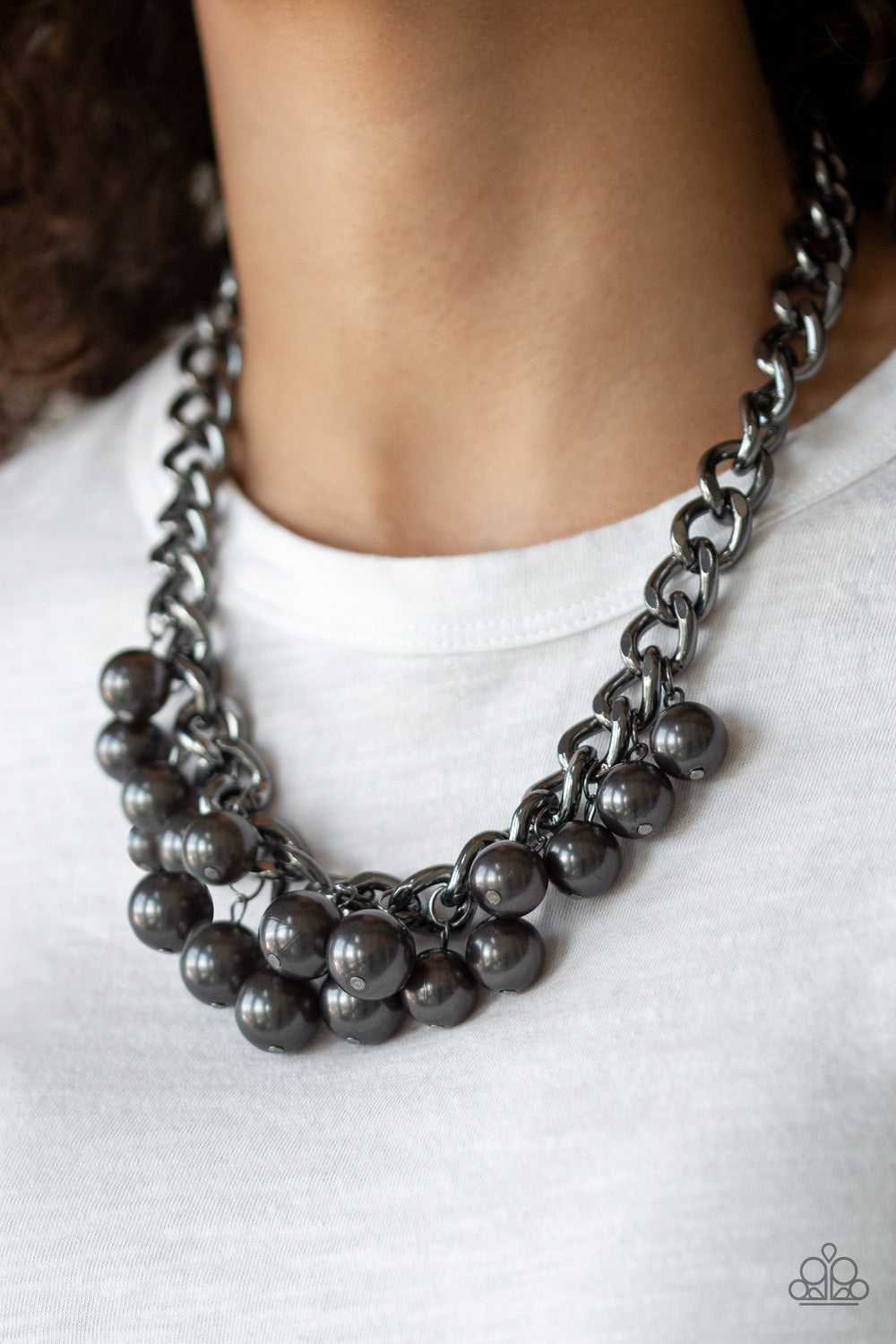 Fashionista flair on sale black necklace