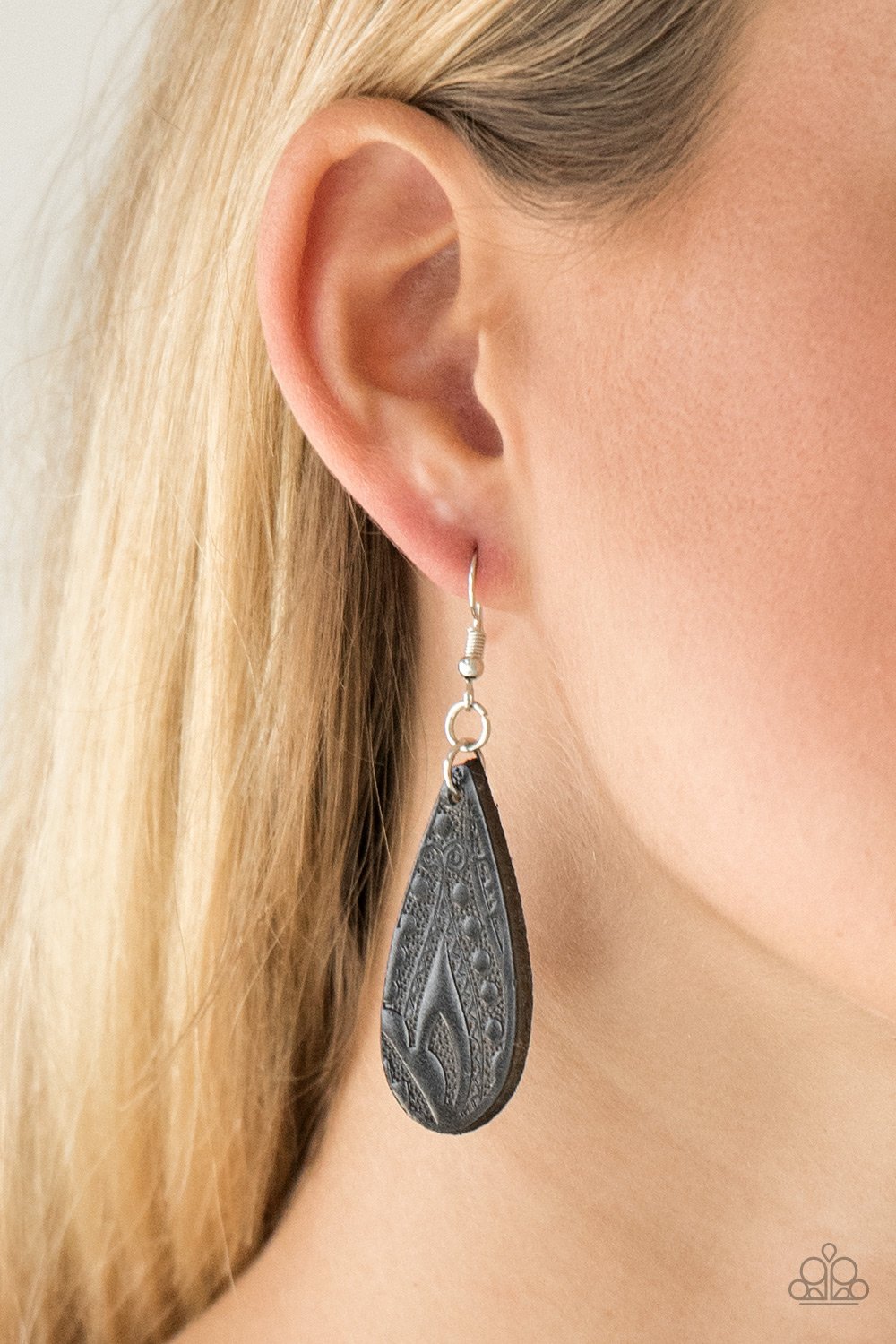 Get in the Groove - black - Paparazzi earrings