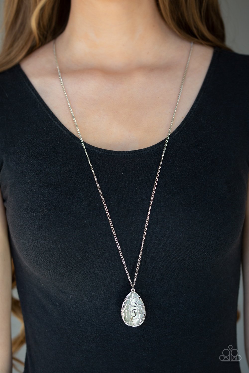 Gleaming Gardens-white-Paparazzi necklace