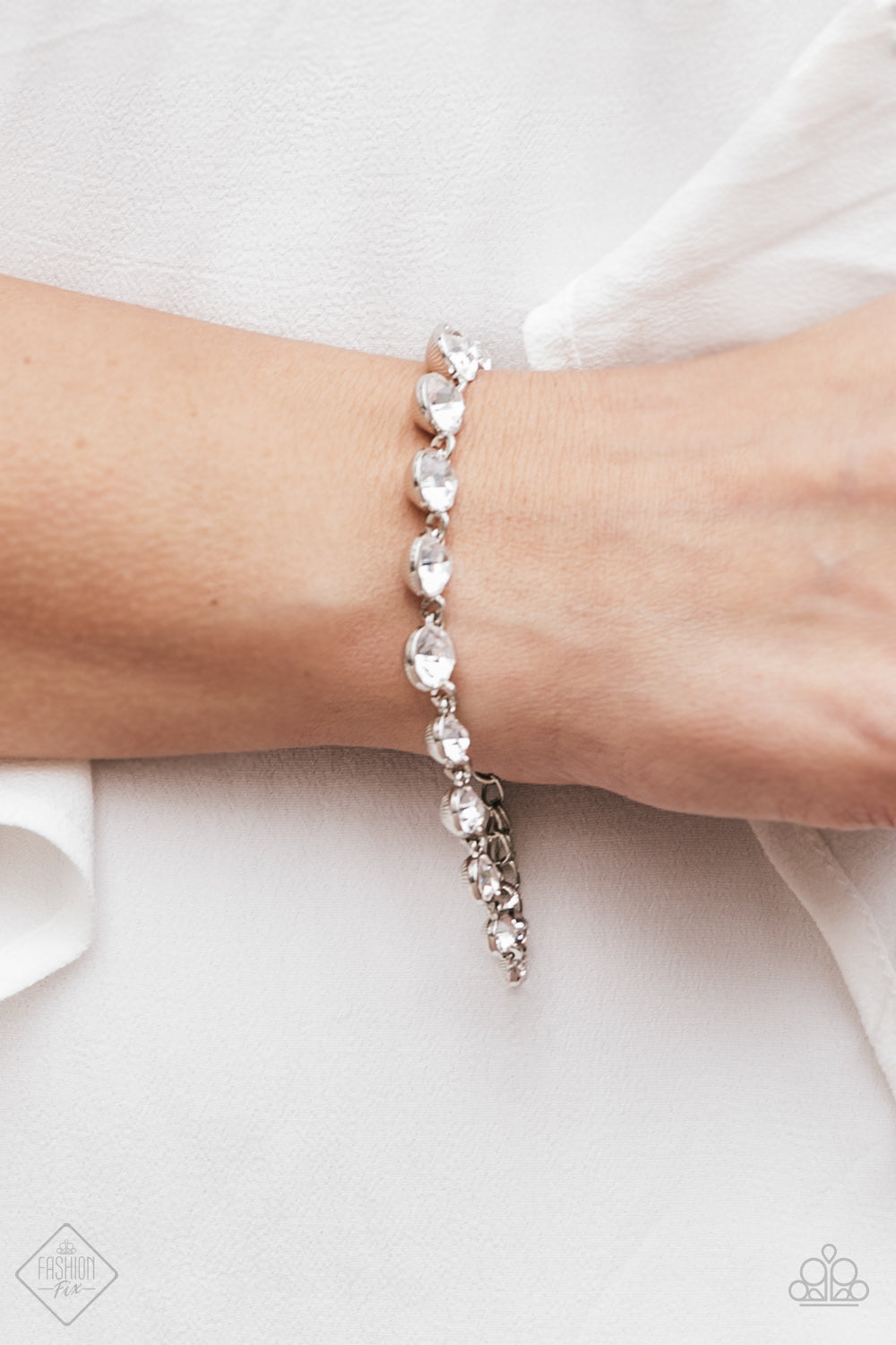 Glow All Out - white - Paparazzi bracelet