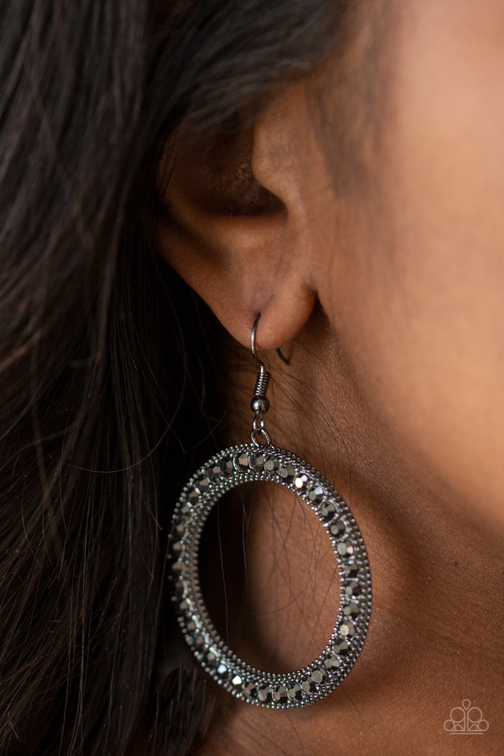 HAUTE Halo - black - Paparazzi earrings